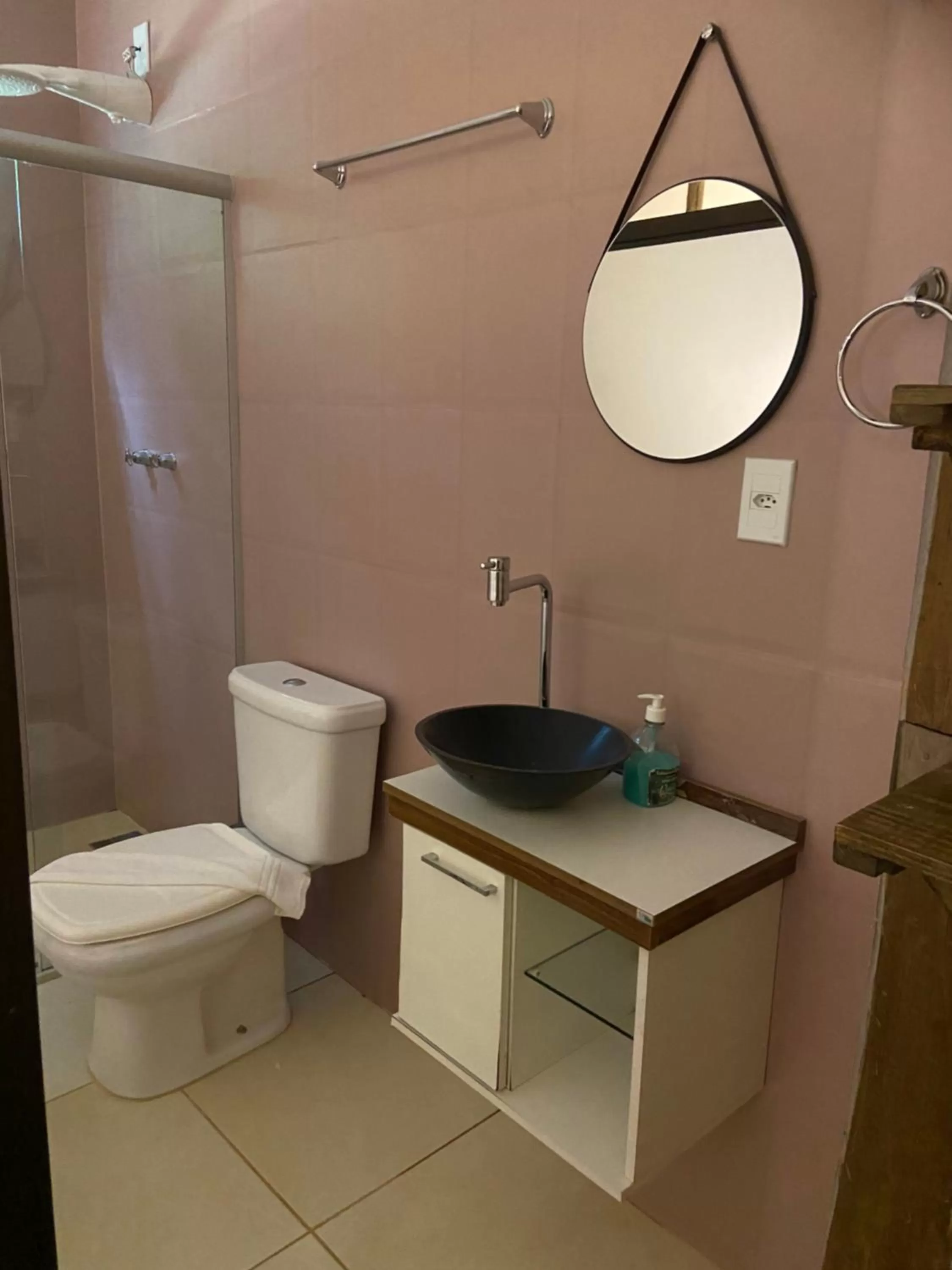 Bathroom in A Mi Manera Bistro, Pousada e Cervejaria Artesanal!