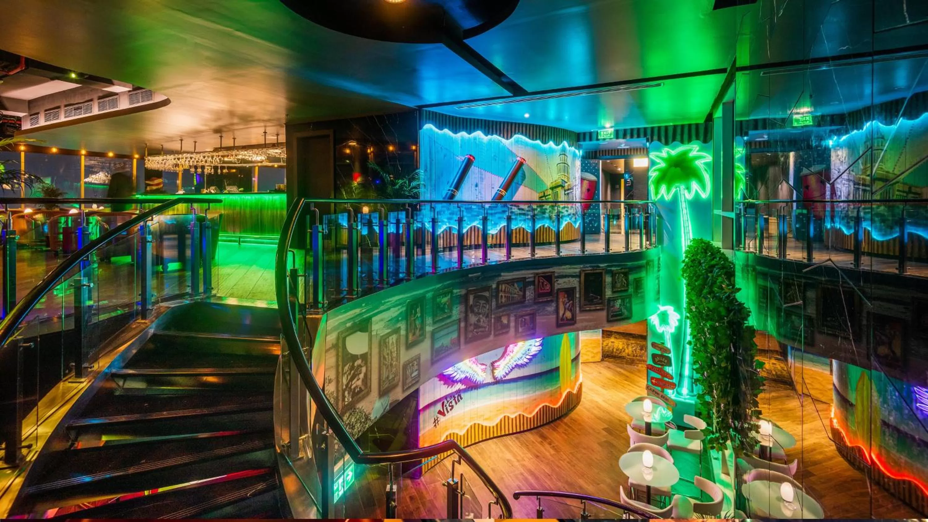 Lounge or bar in InterContinental Doha The City by IHG