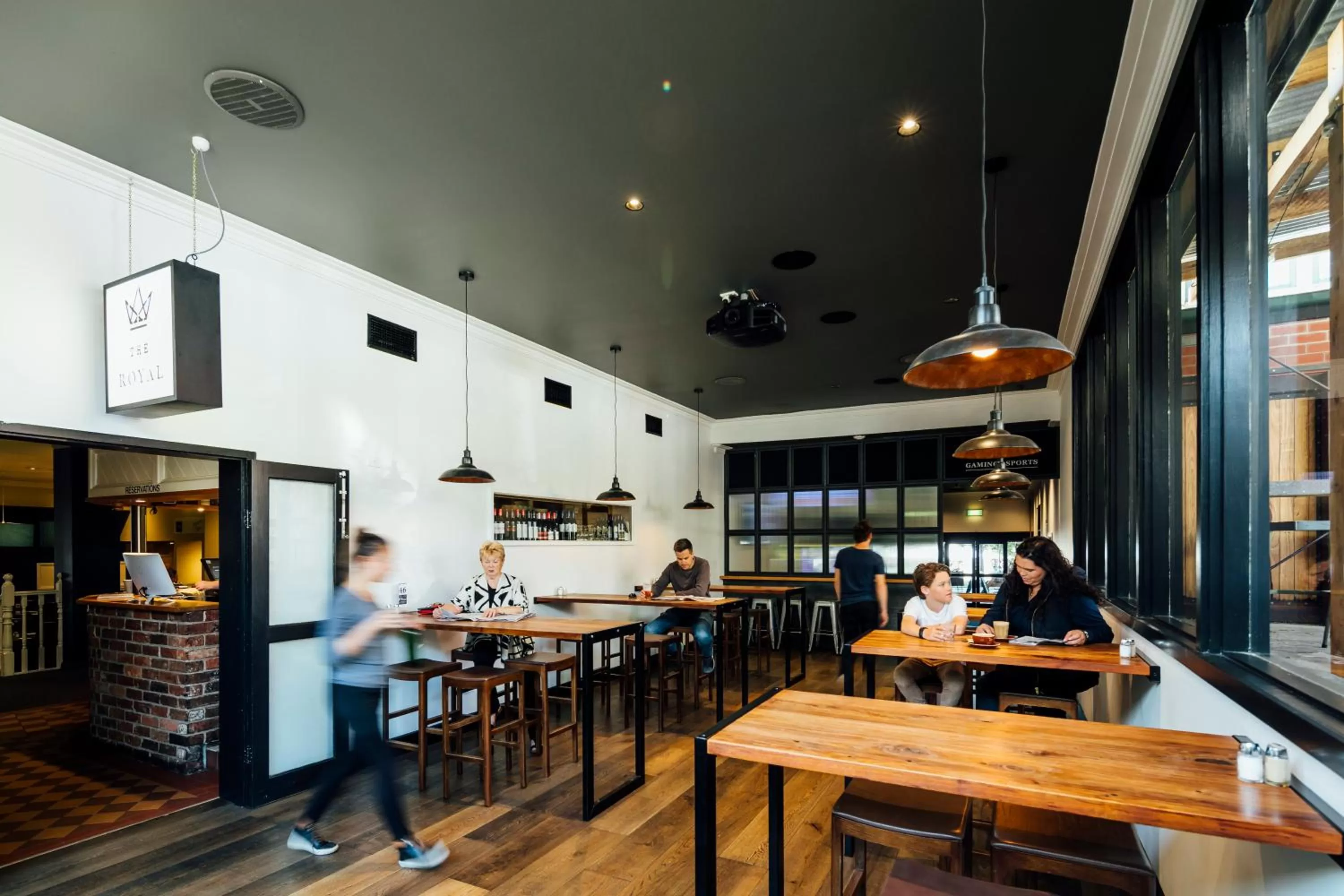 Restaurant/places to eat in The Royal Daylesford Hotel