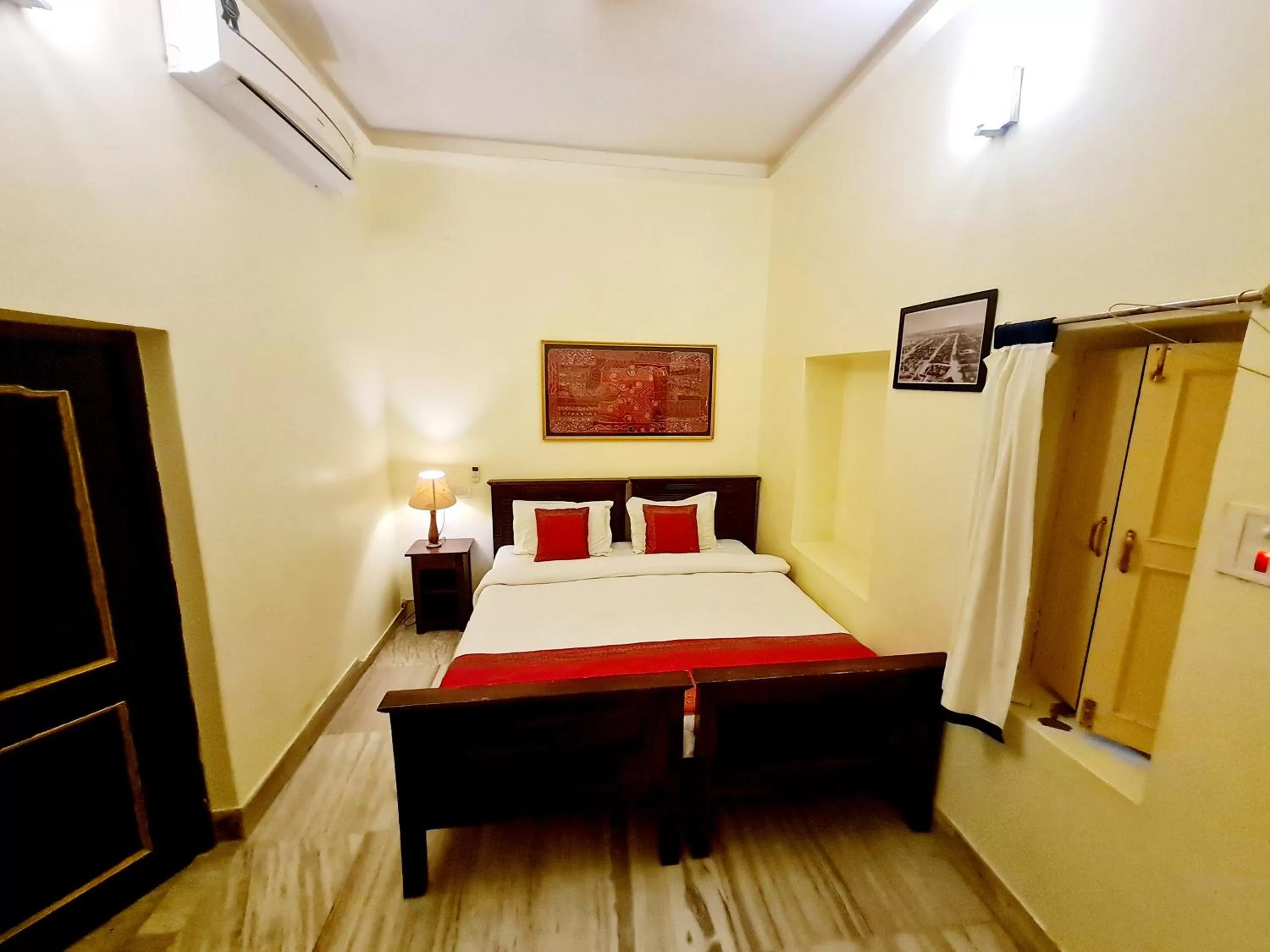 Bed in Hotel Shahi Garh
