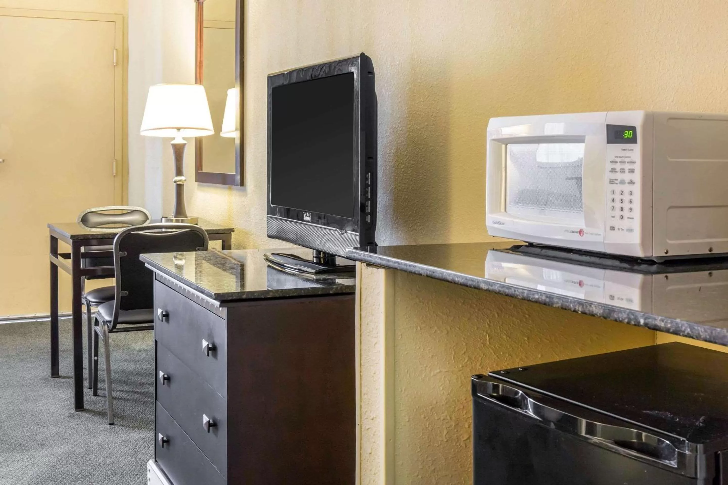 Photo of the whole room in Mi Casa Hotel