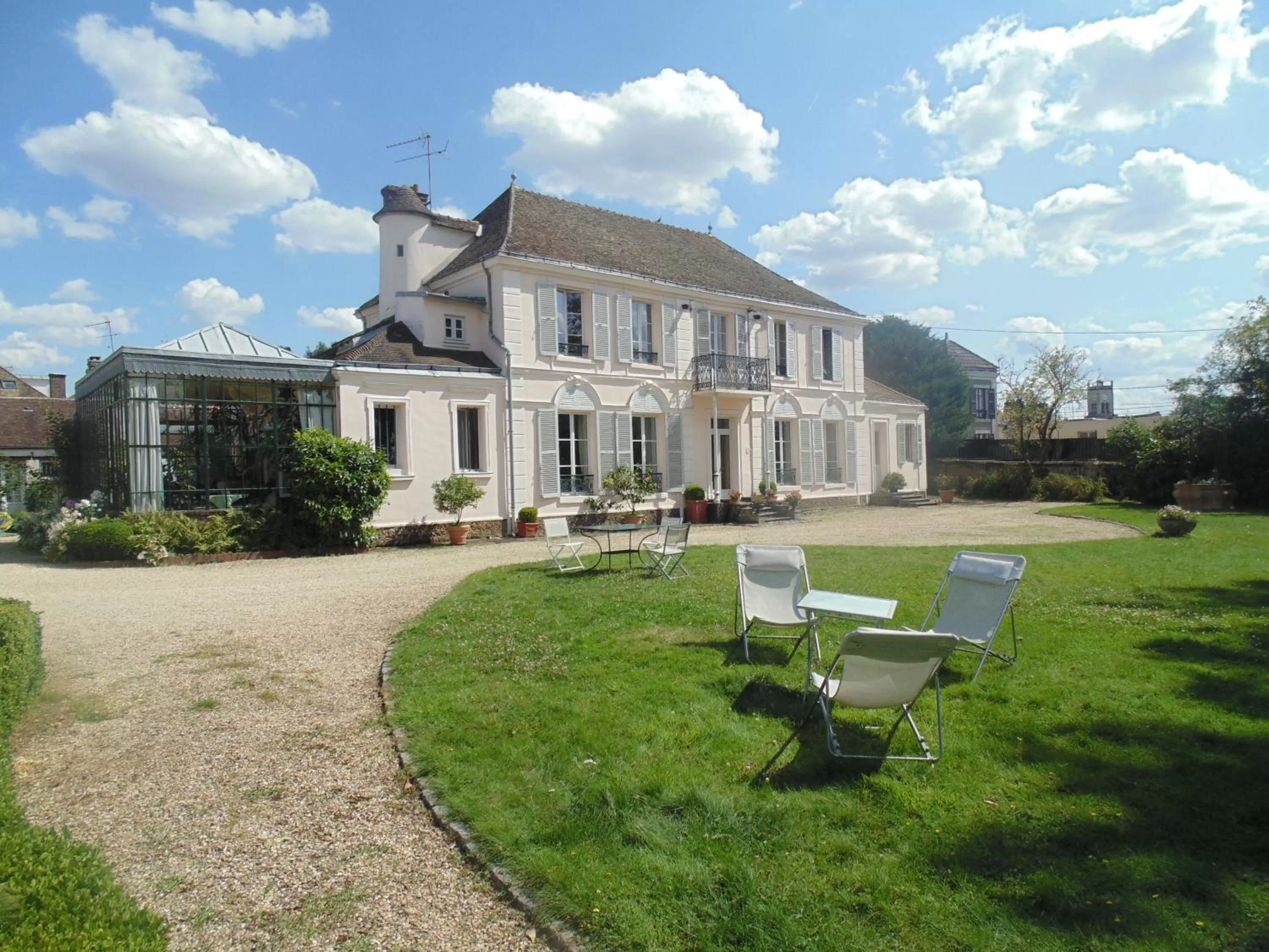 Property building in Clos Saint Nicolas