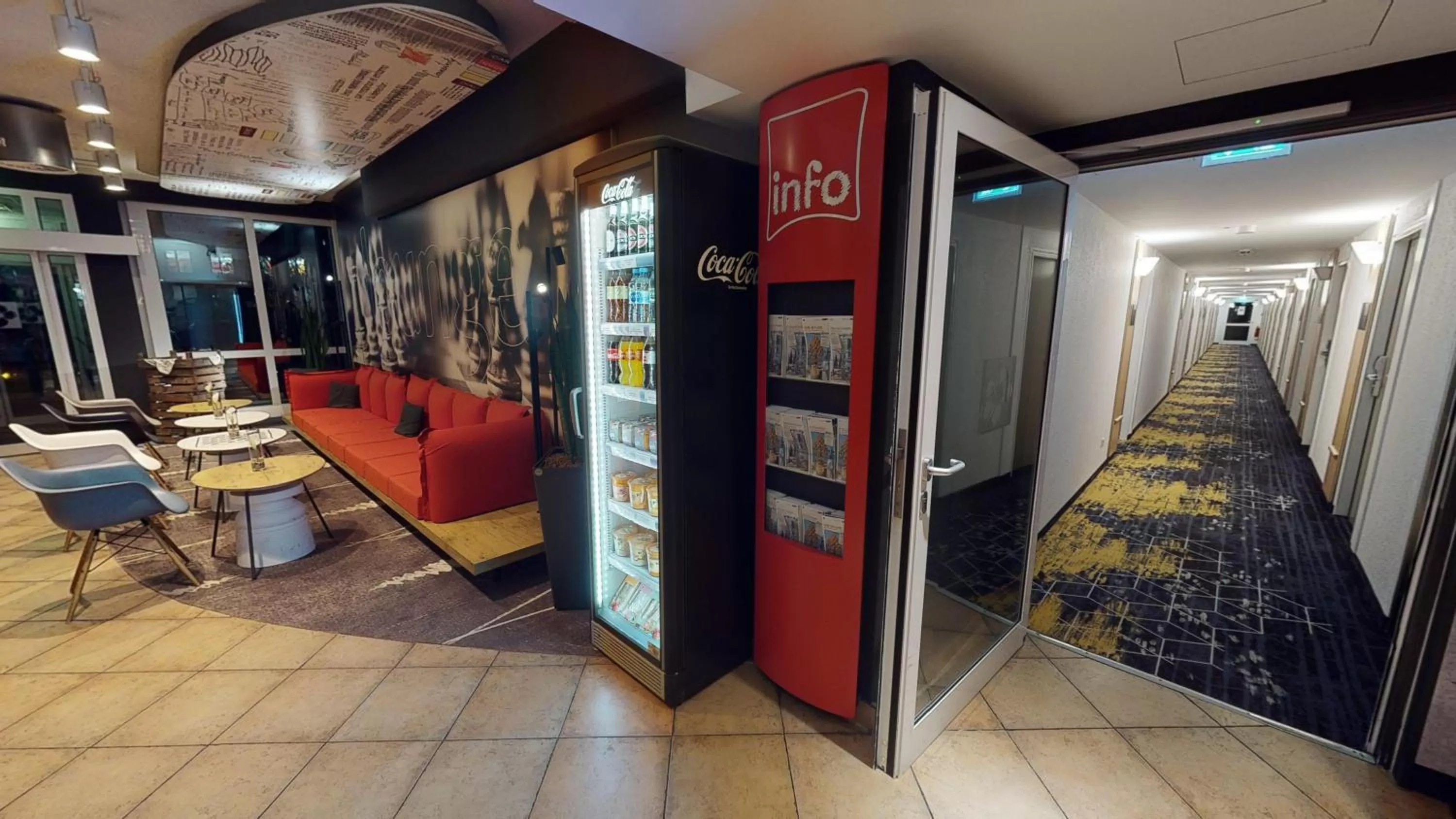 Lobby or reception in ibis Hotel Köln Airport