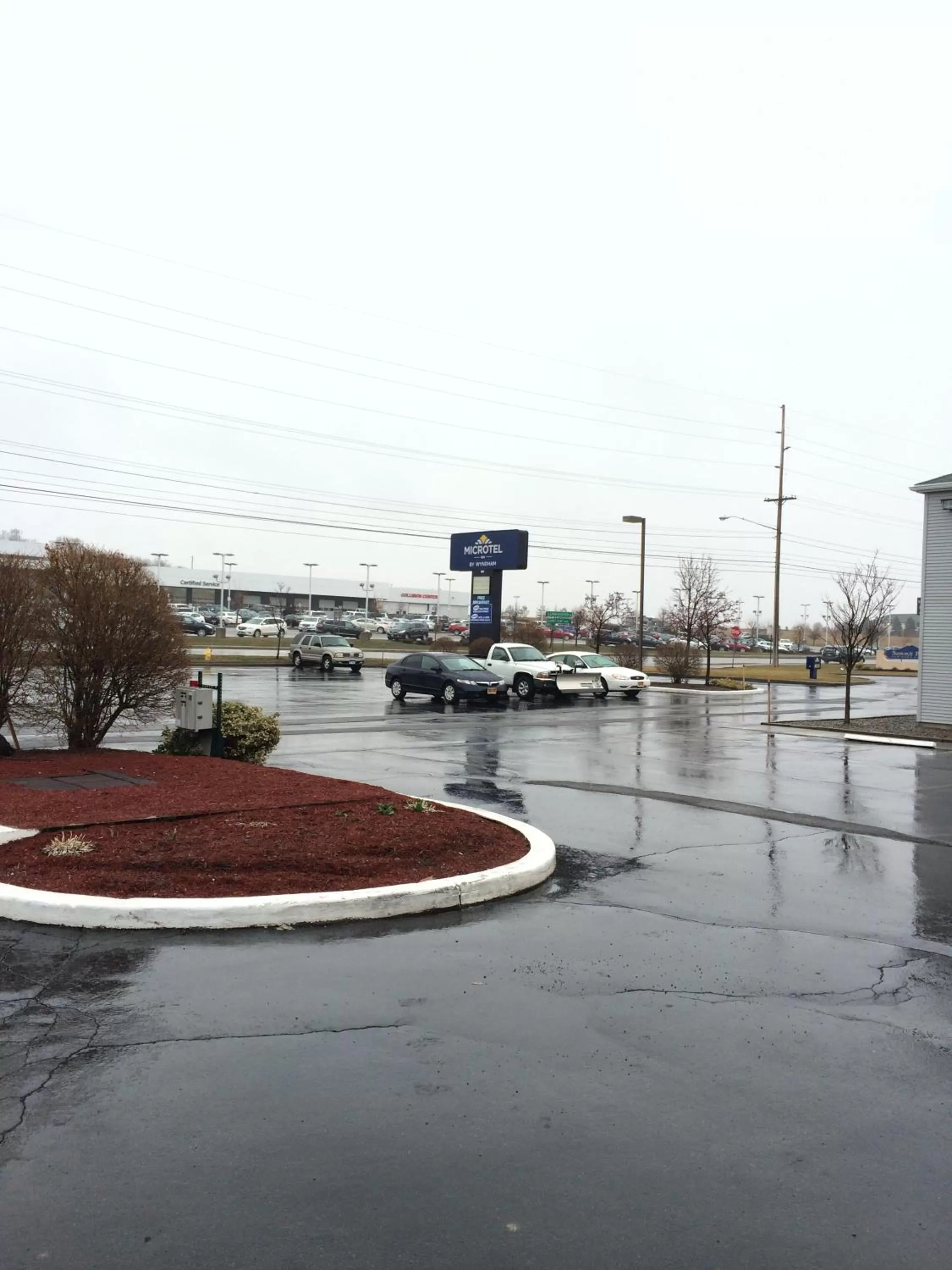 Facade/entrance in Microtel Inn by Wyndham Henrietta