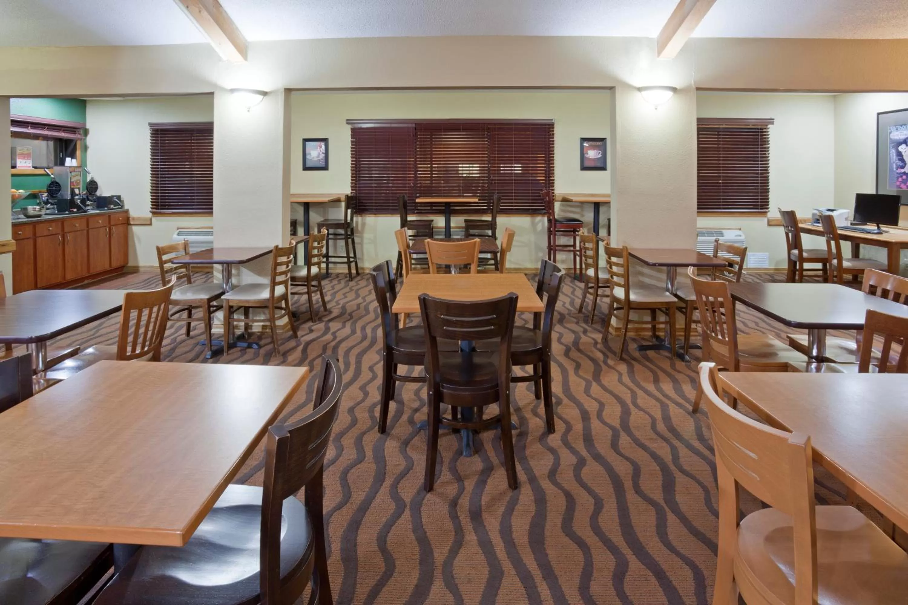 Restaurant/places to eat in AmericInn by Wyndham Fargo West Acres
