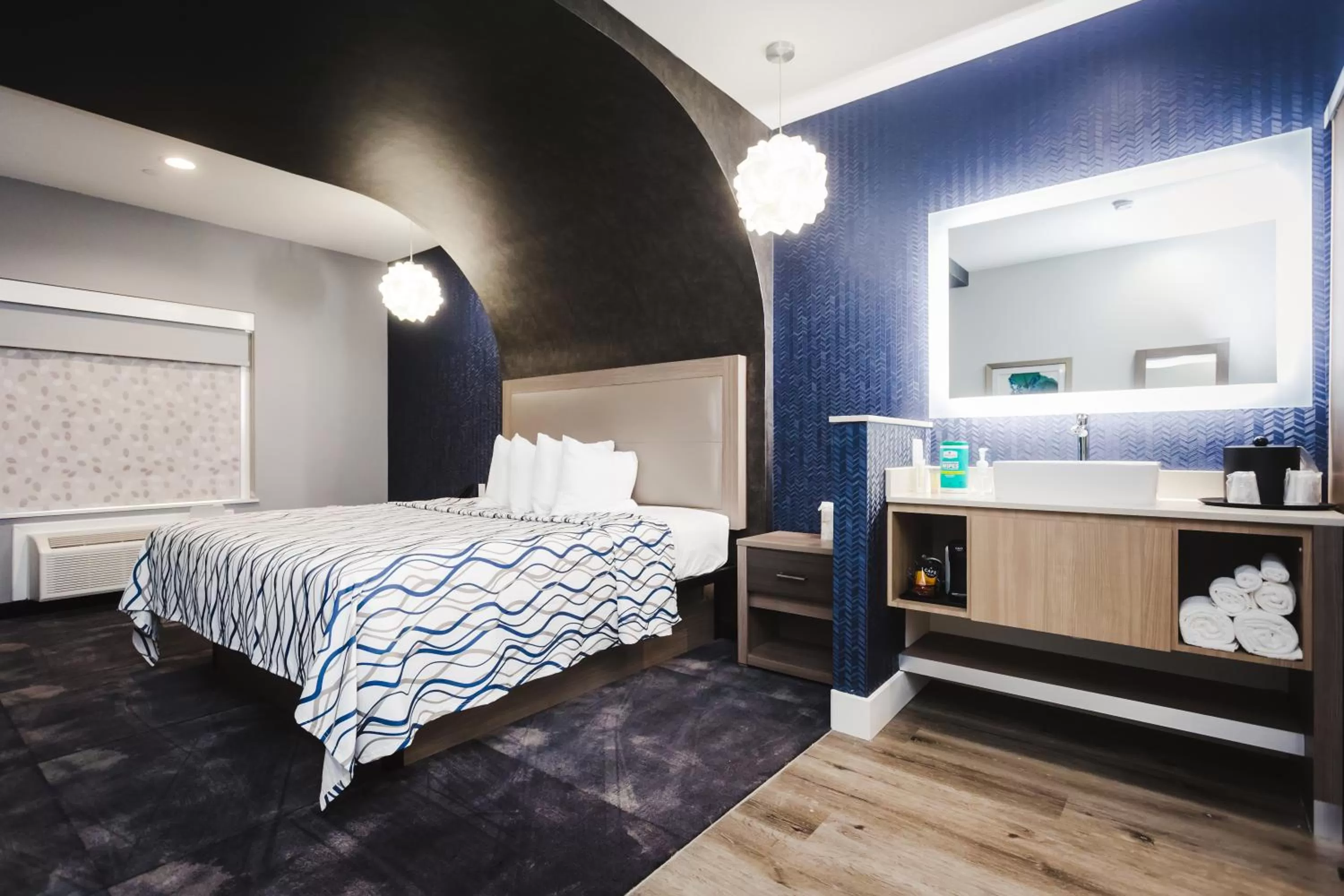 Bed in Palace Inn Blue Houston East Beltway 8