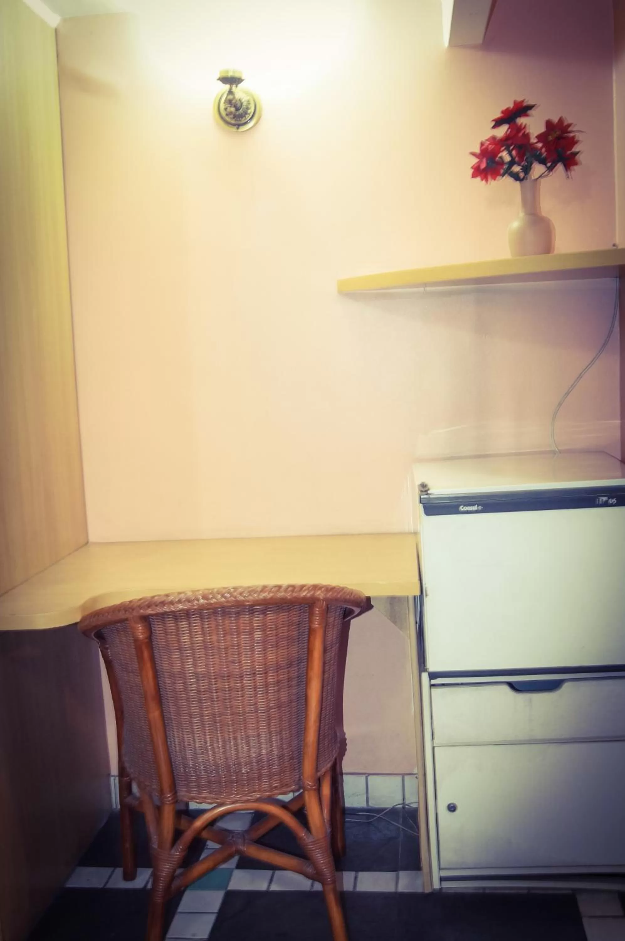 Bedroom, TV/Entertainment Center in Cumbipar King Hotel