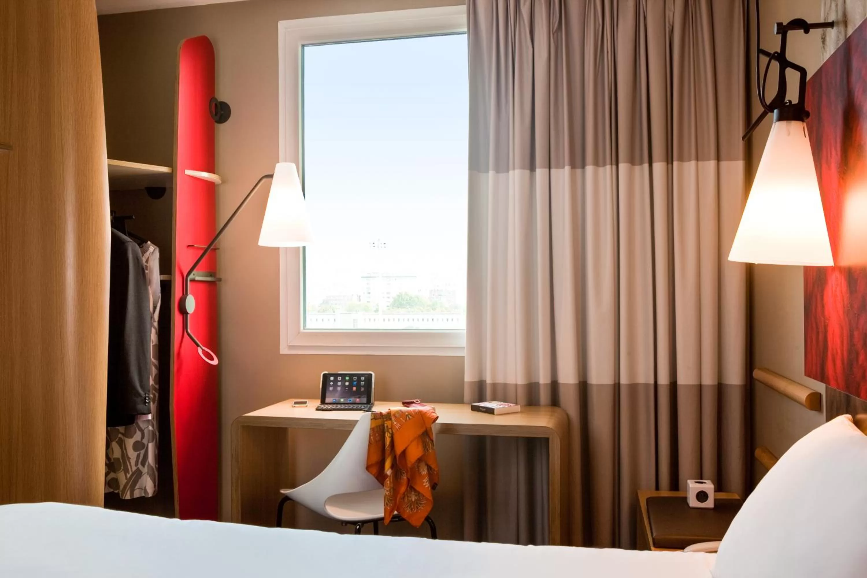 Bedroom, Bed in ibis Cambridge Central Station