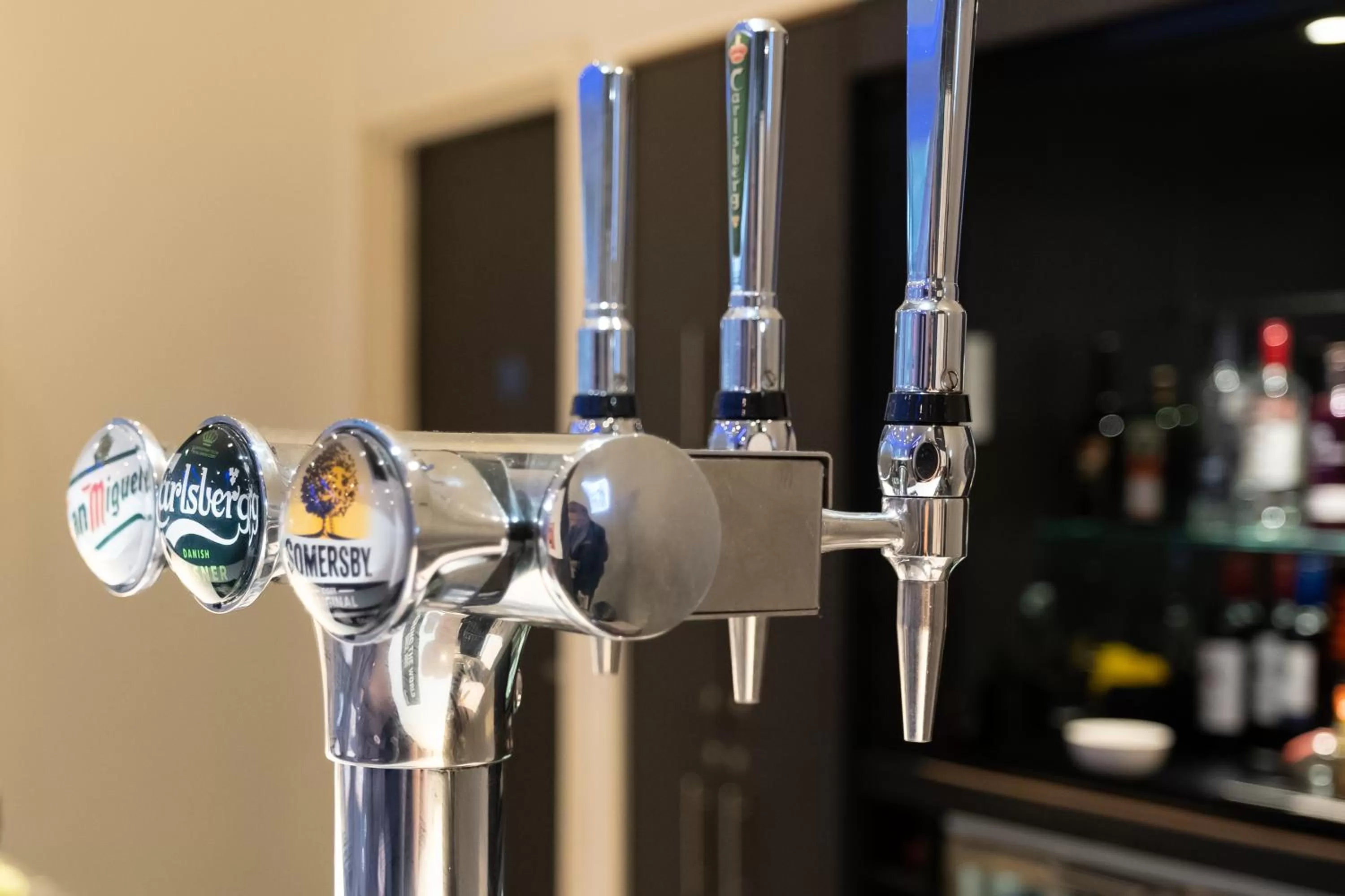 Lounge or bar in Holiday Inn Express Manchester City Centre Arena by IHG