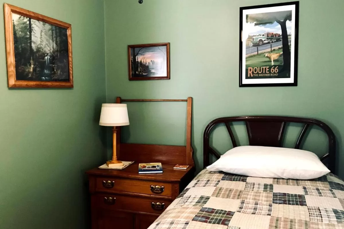 Bed in Rockwood Motor Court