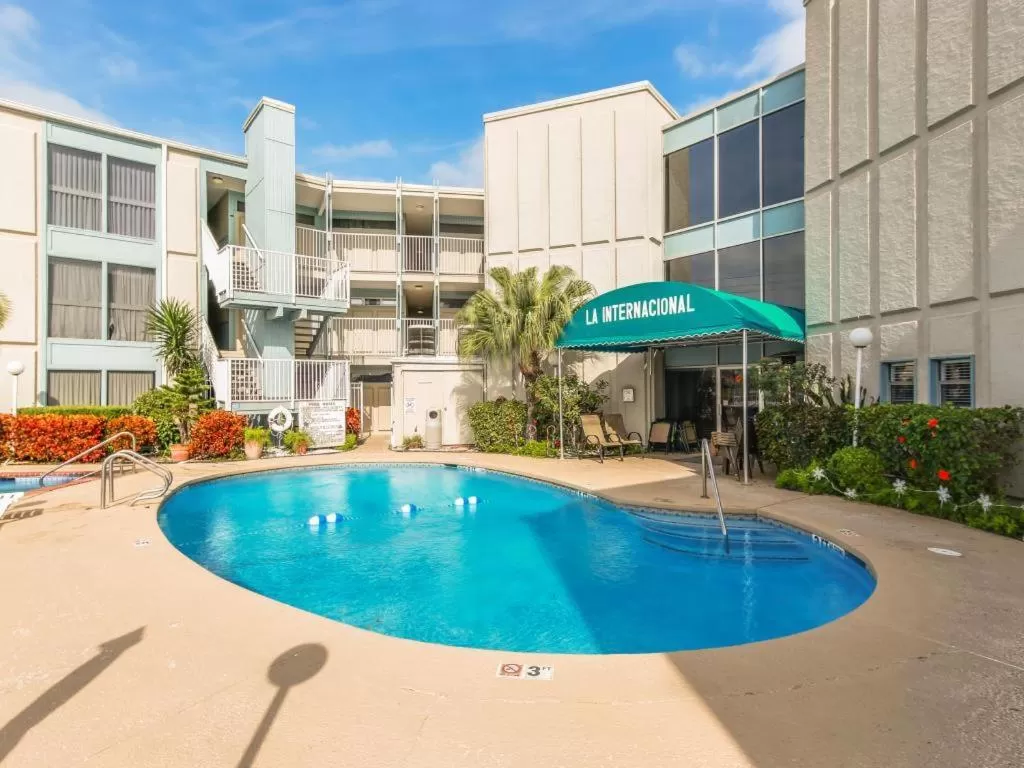 Swimming pool, Property Building in La Internacional Condominiums #210