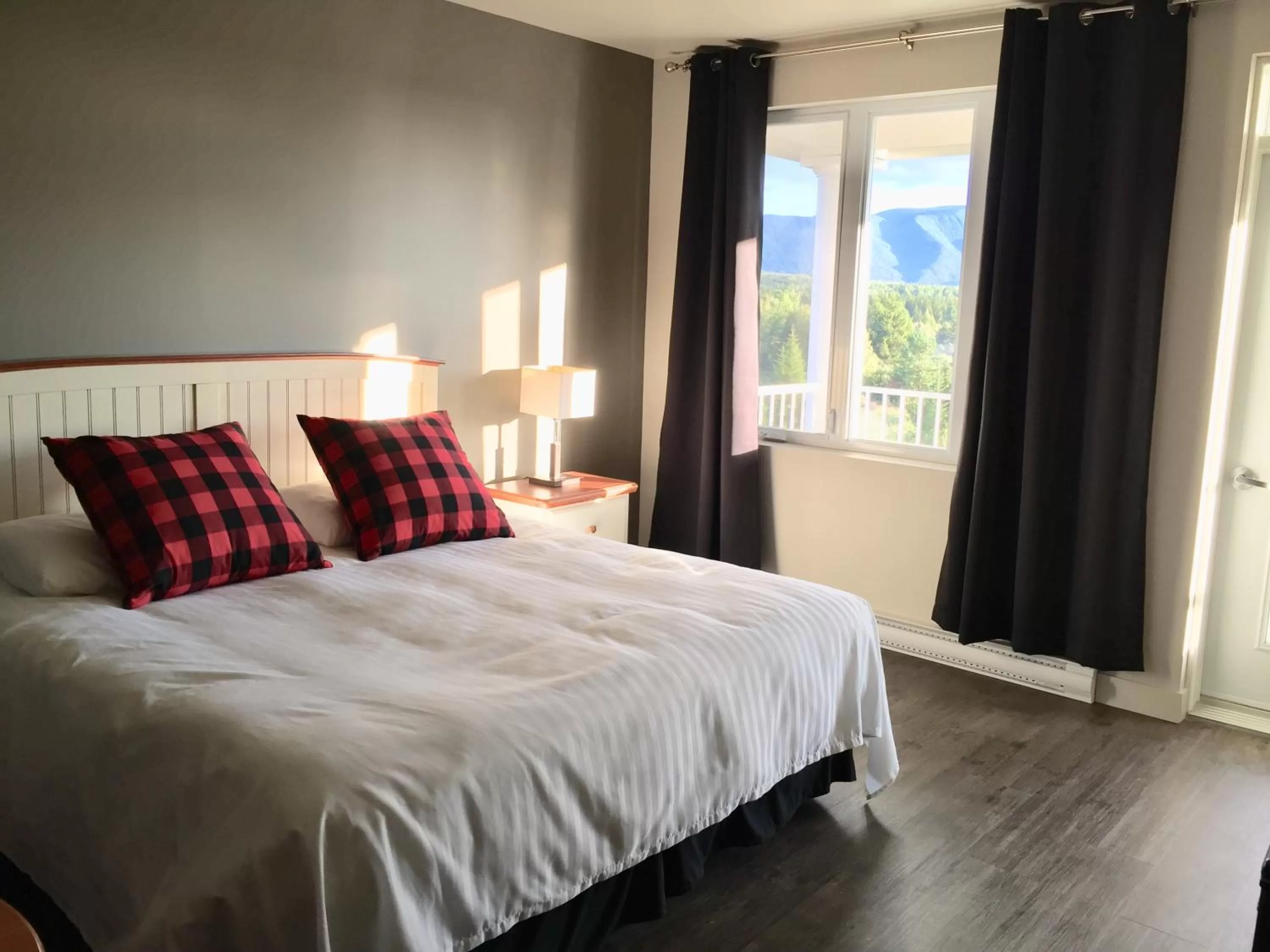 Bedroom, Bed in Auberge - Village Grande Nature Chic-Chocs