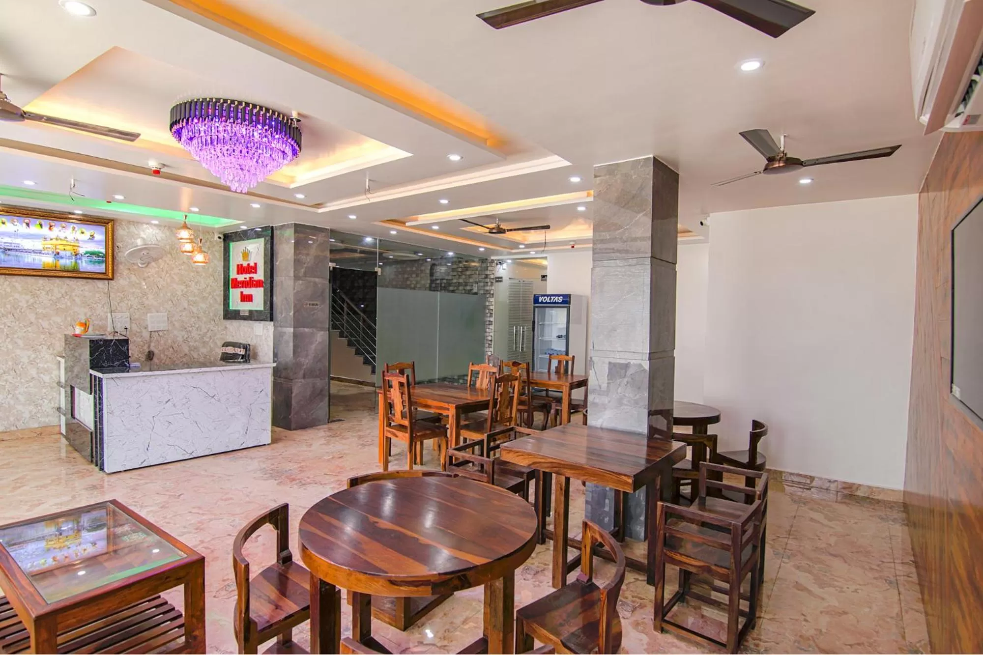 Restaurant/places to eat in FabHotel Meridian Inn