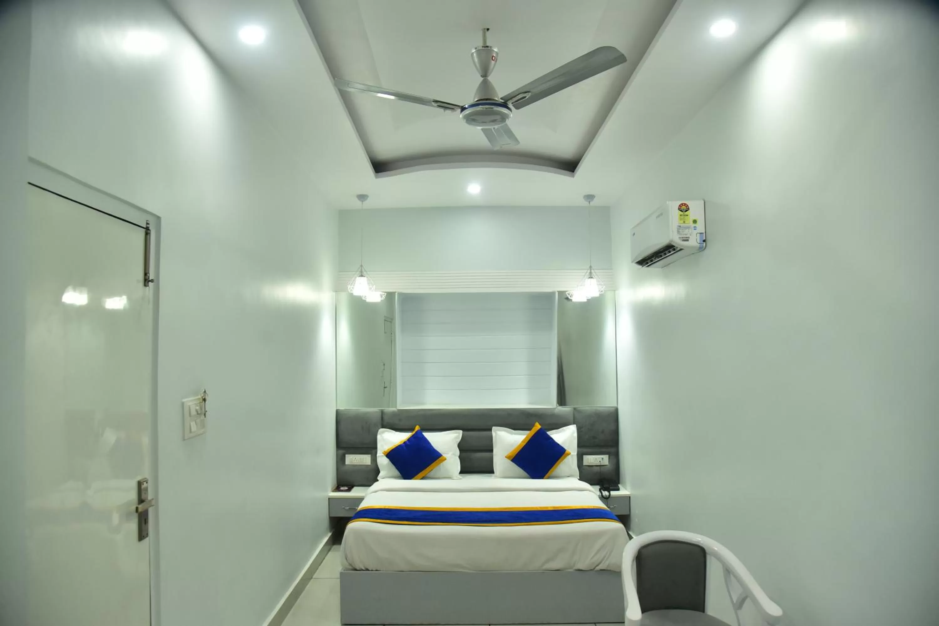 Photo of the whole room, Bed in The Park View Hotel