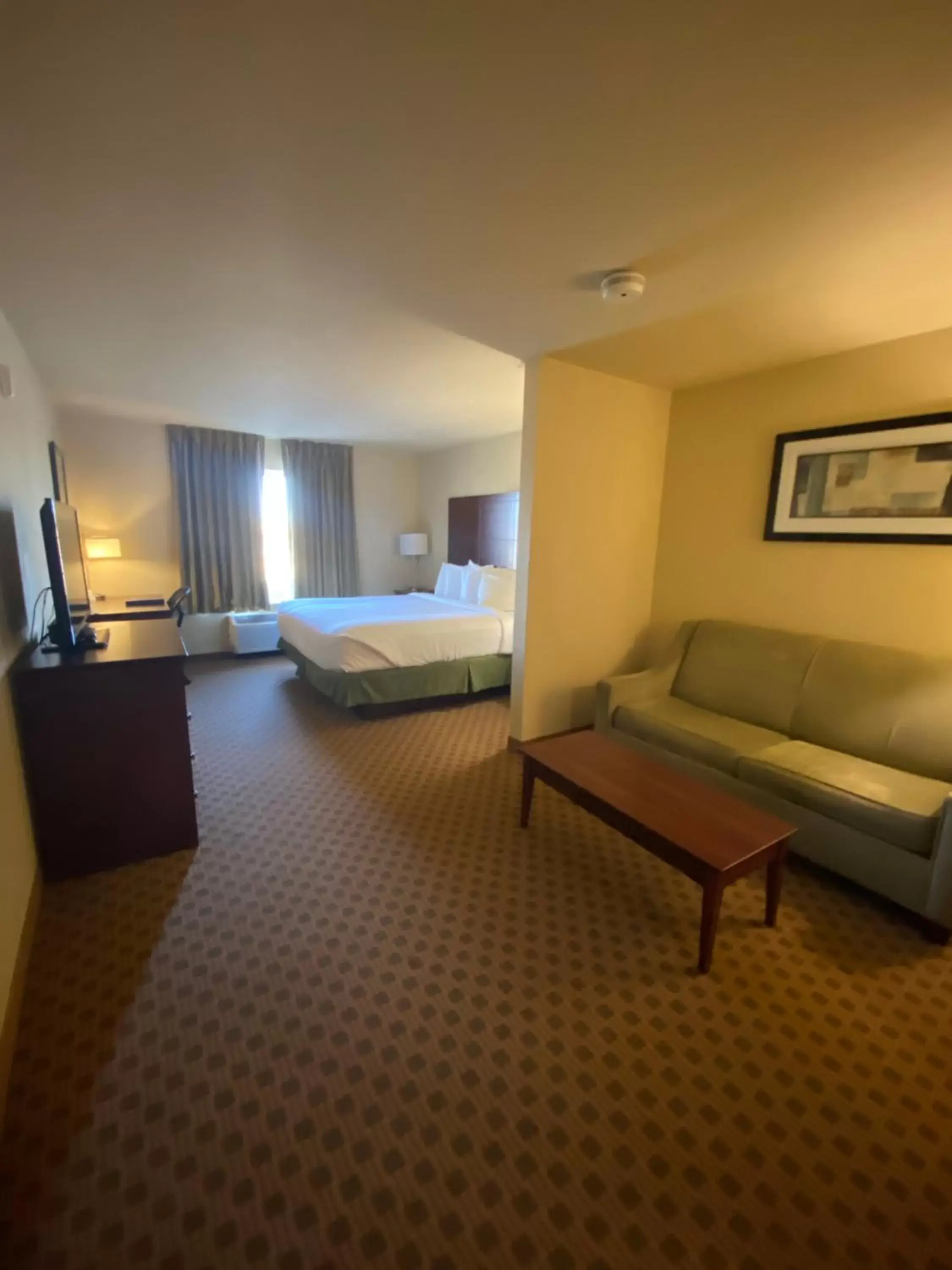 King Suite in Cobblestone Hotel & Suites - Broken Bow King Suite in Cobblestone Hotel & Suites - Broken Bow