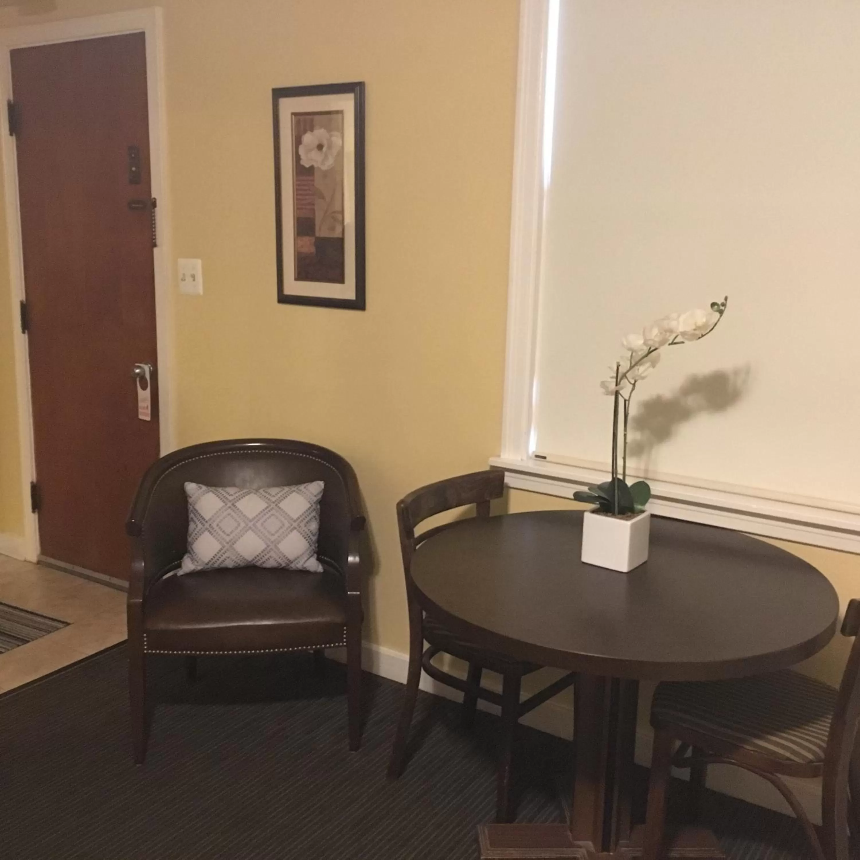 Dining area in Clarence Inn Extended Stay