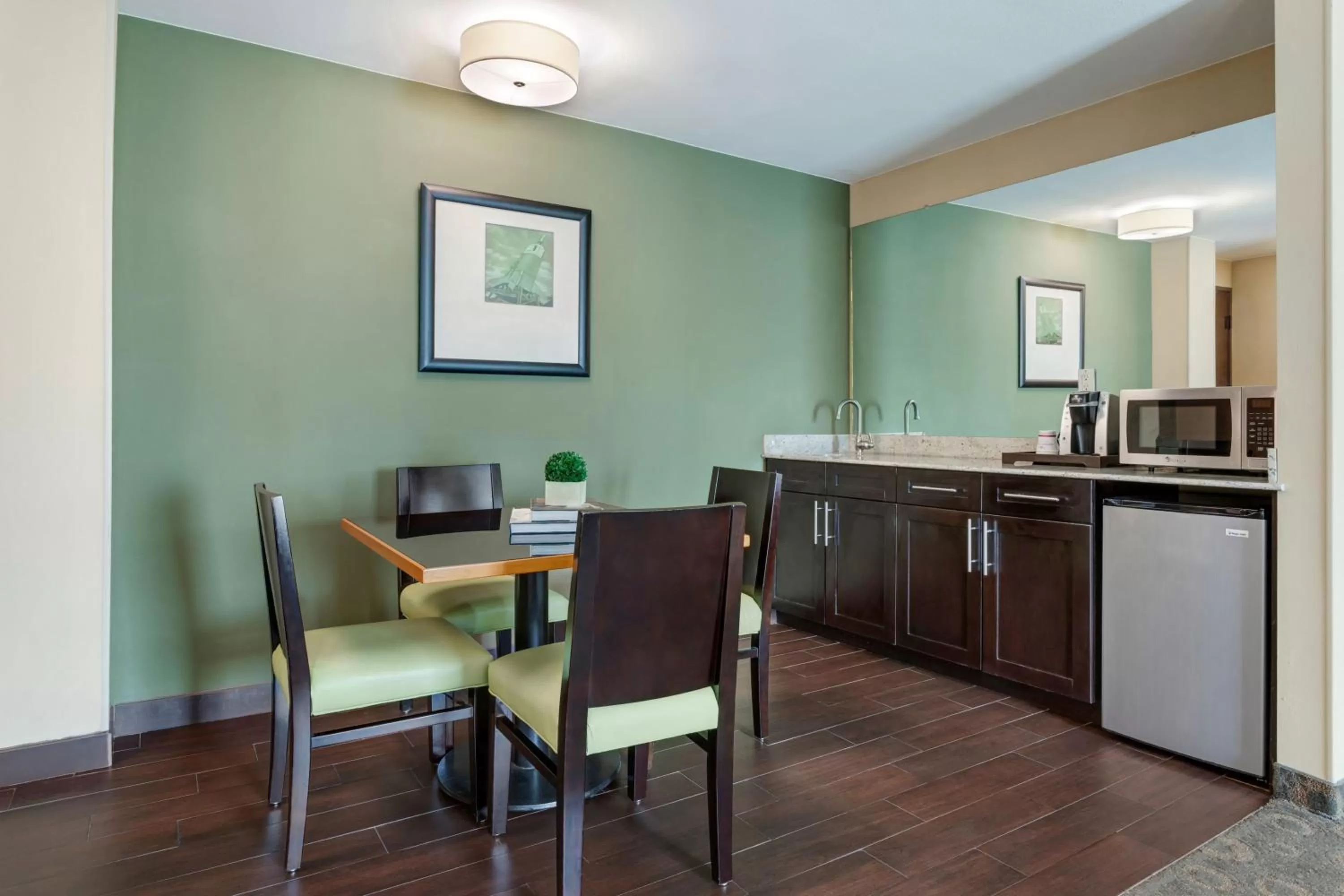 Photo of the whole room in Crowne Plaza Houston Galleria Area by IHG