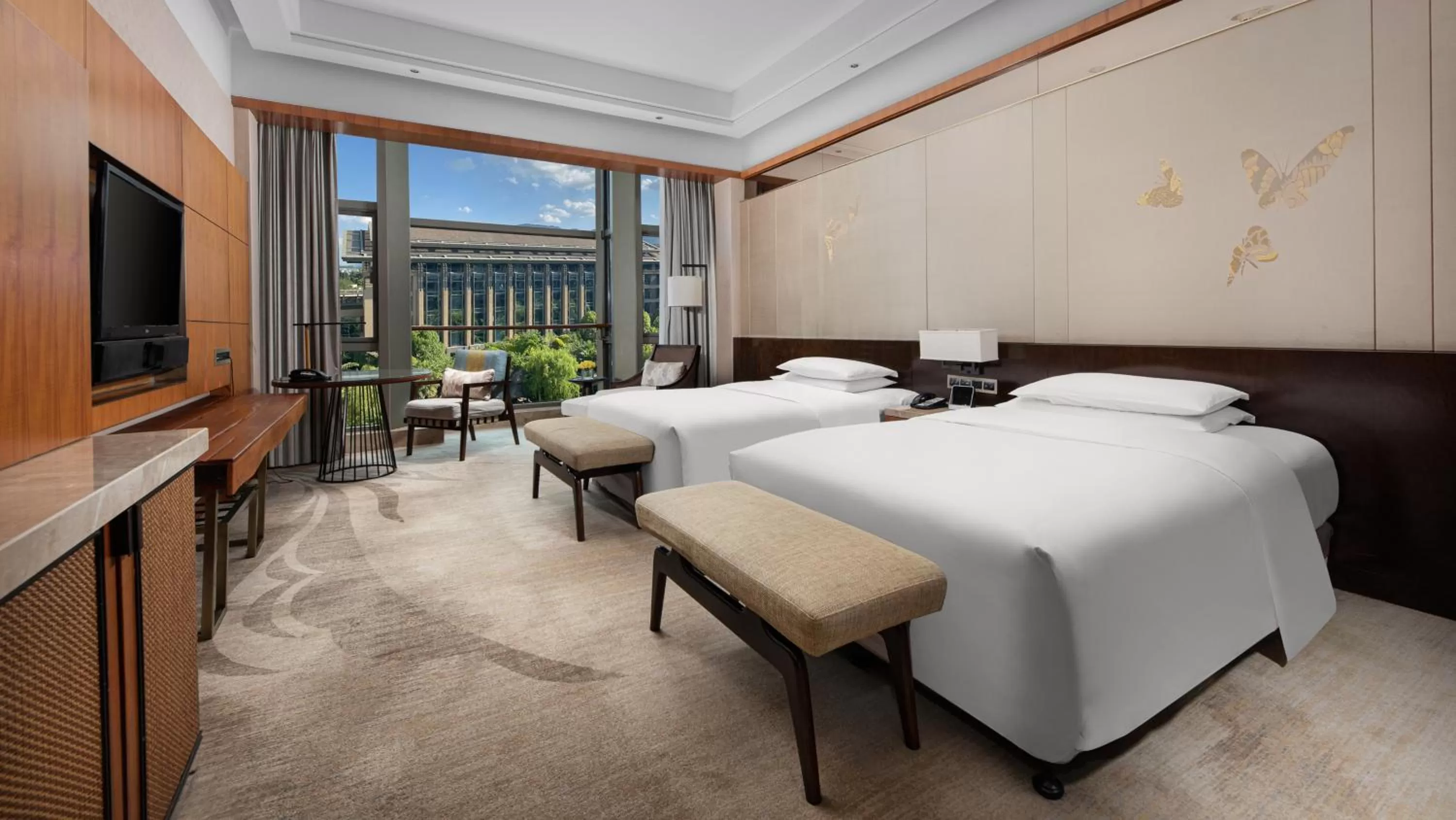 Photo of the whole room, Bed in InterContinental Kunming by IHG