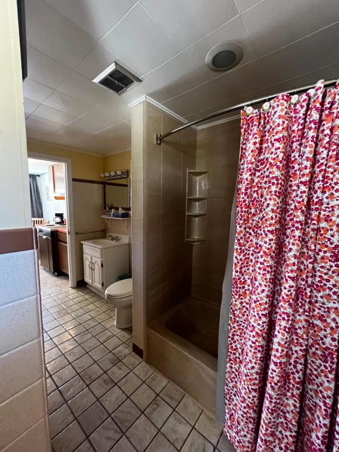 Shower in Claddagh Motel & Suites