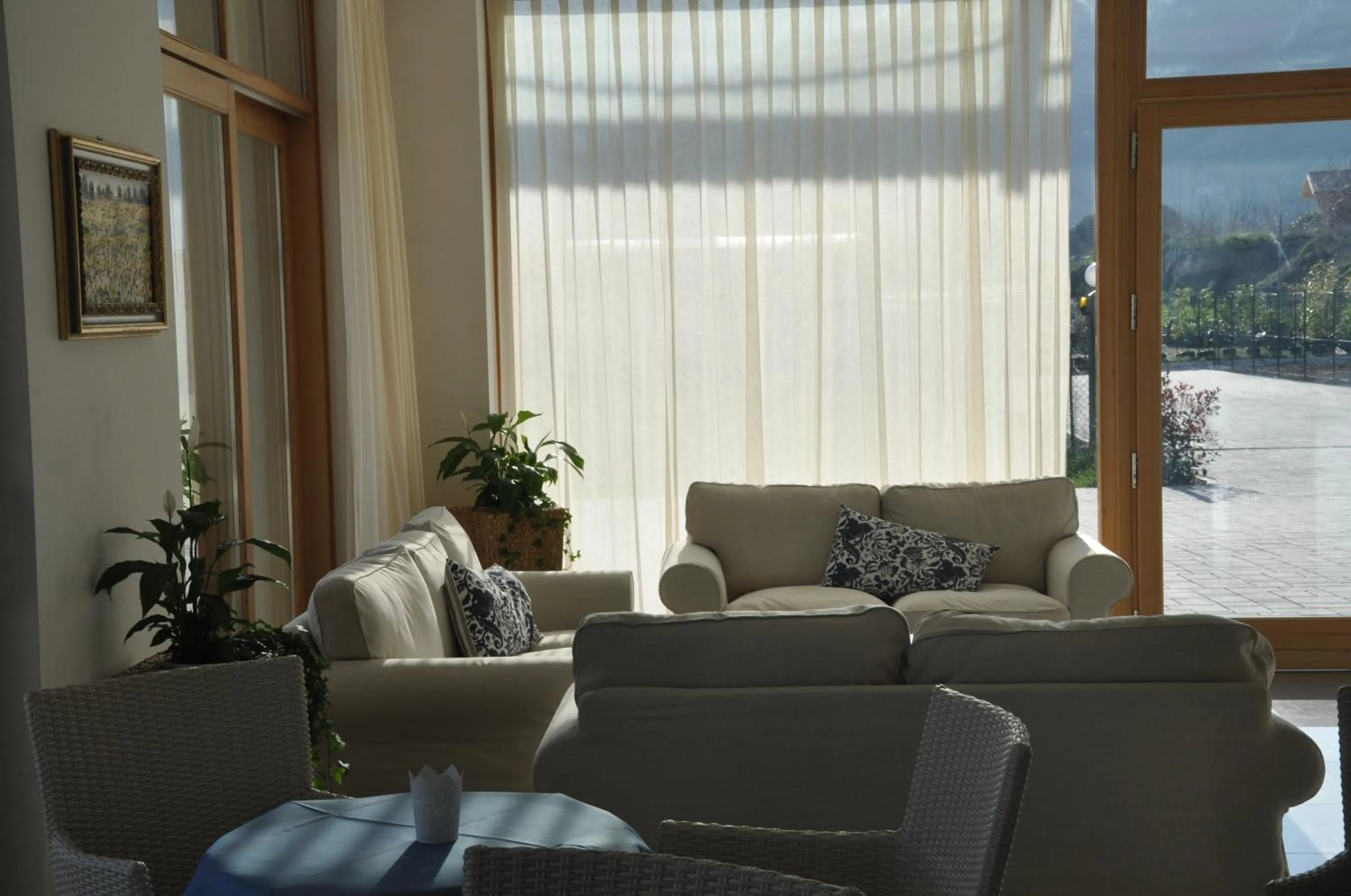 Communal lounge/ TV room in Tullio Hotel