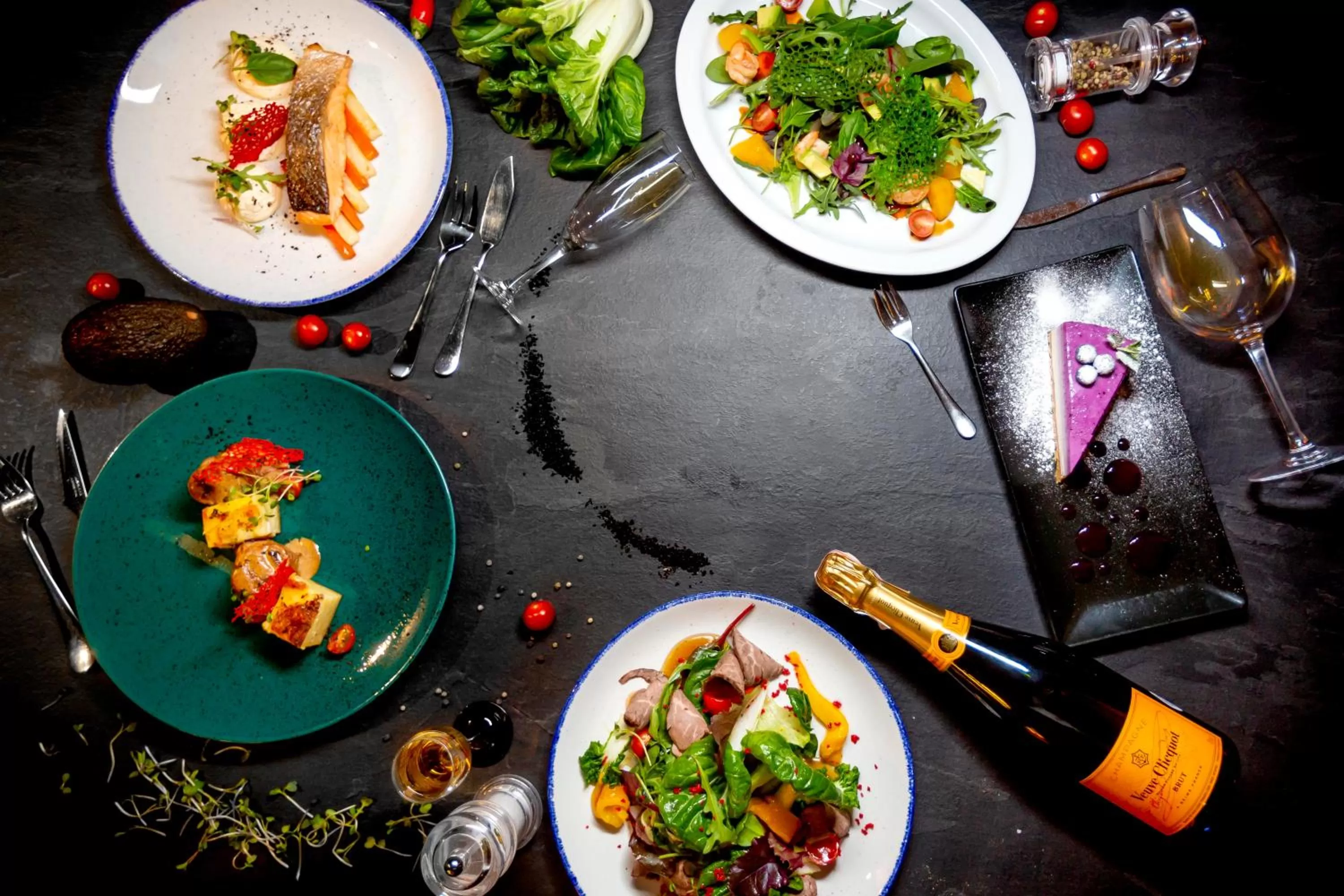 Restaurant/places to eat in ONOVO Dendra Hotel