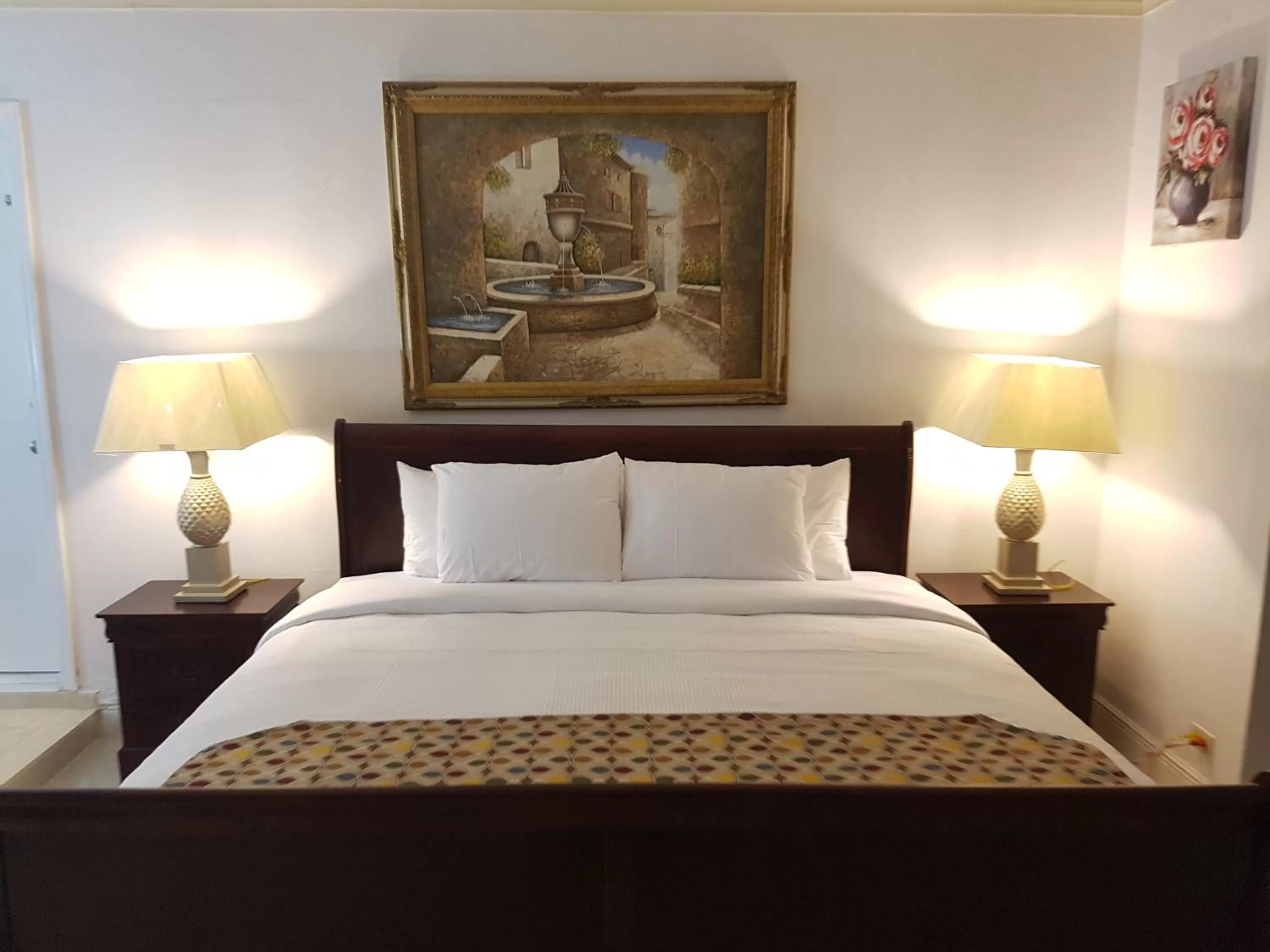 Bed in Golden Palm B & B