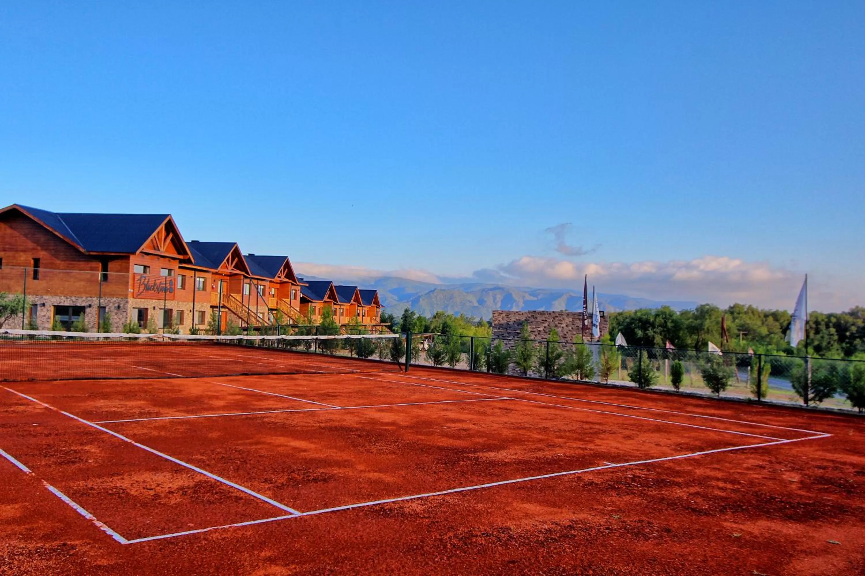 Facade/entrance in Blackstone Country Villages Hotel