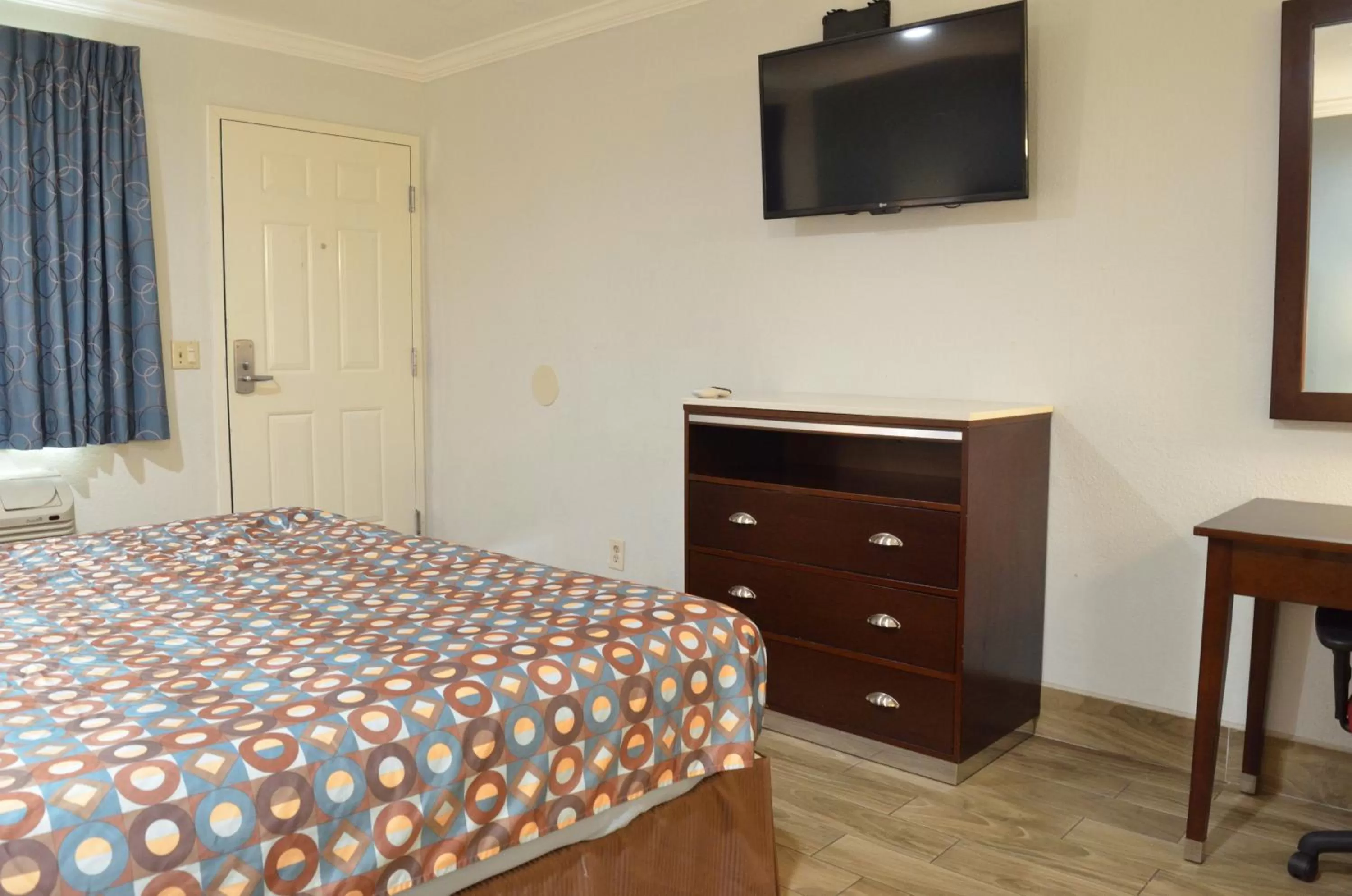 Bedroom, Bed in Welcome Inn Corona