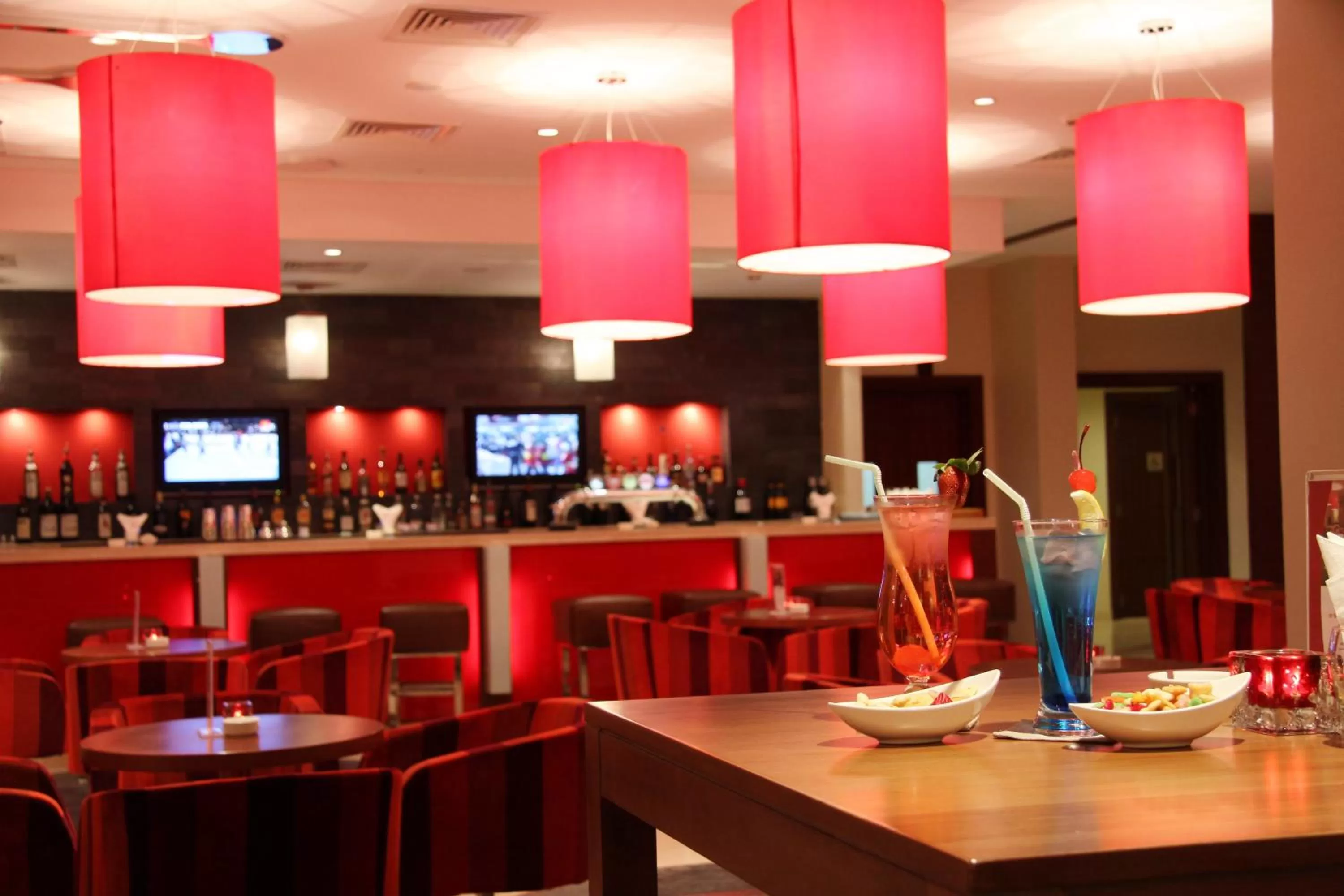 Lounge or bar in Crowne Plaza Sohar by IHG