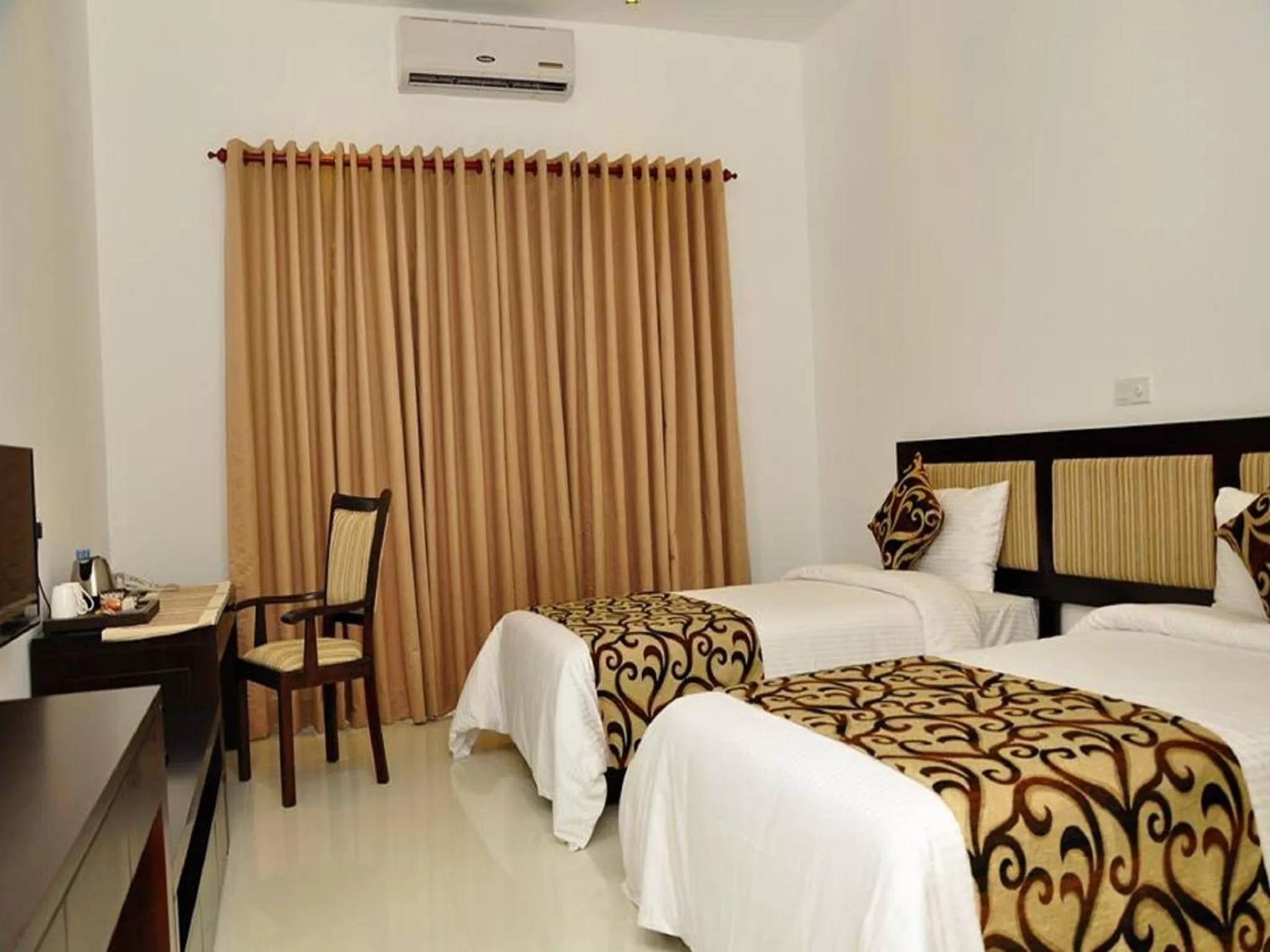 Bed in Ruins Chaaya Hotel