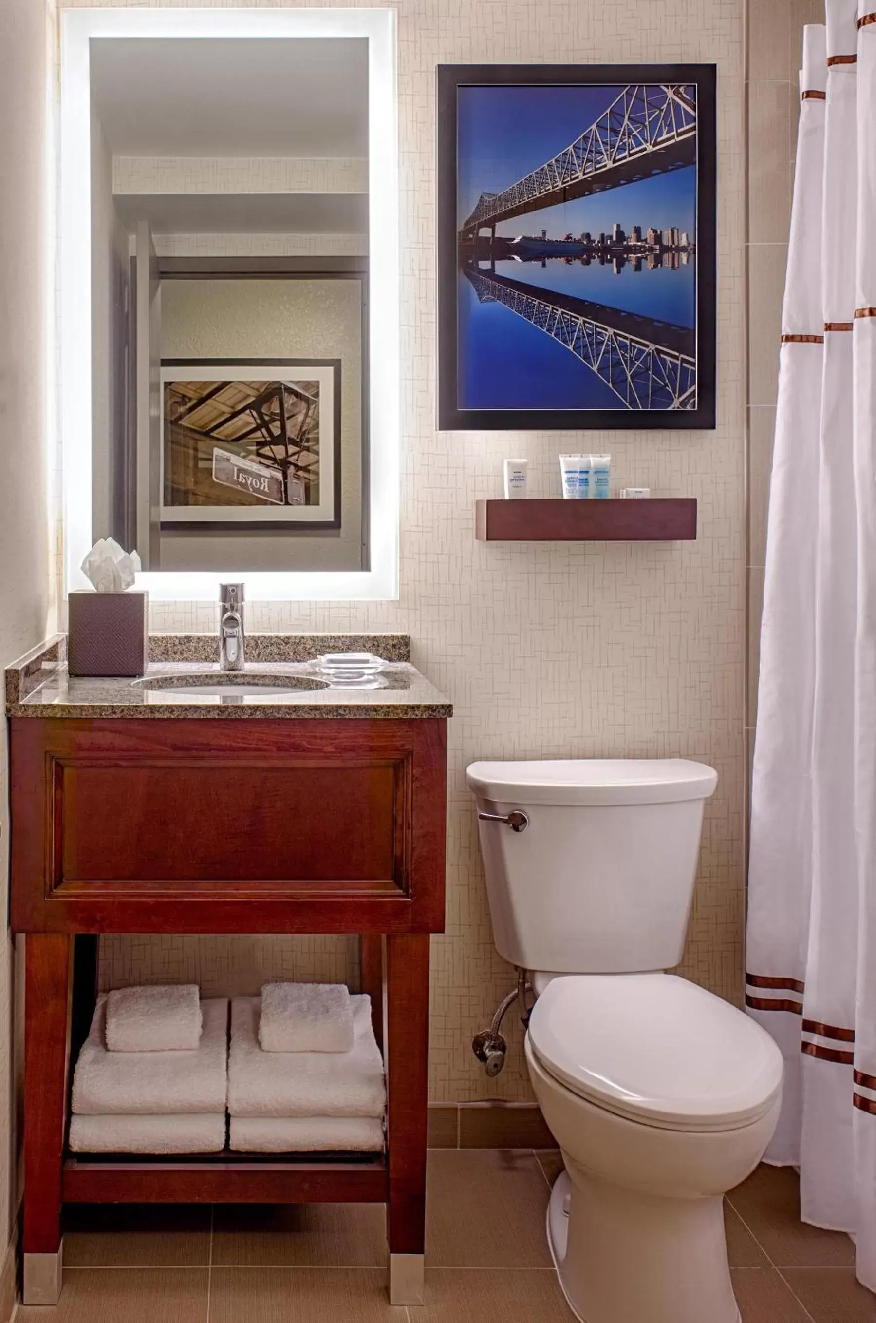 Superior King Room in Wyndham New Orleans French Quarter Superior King Room in Wyndham New Orleans French Quarter