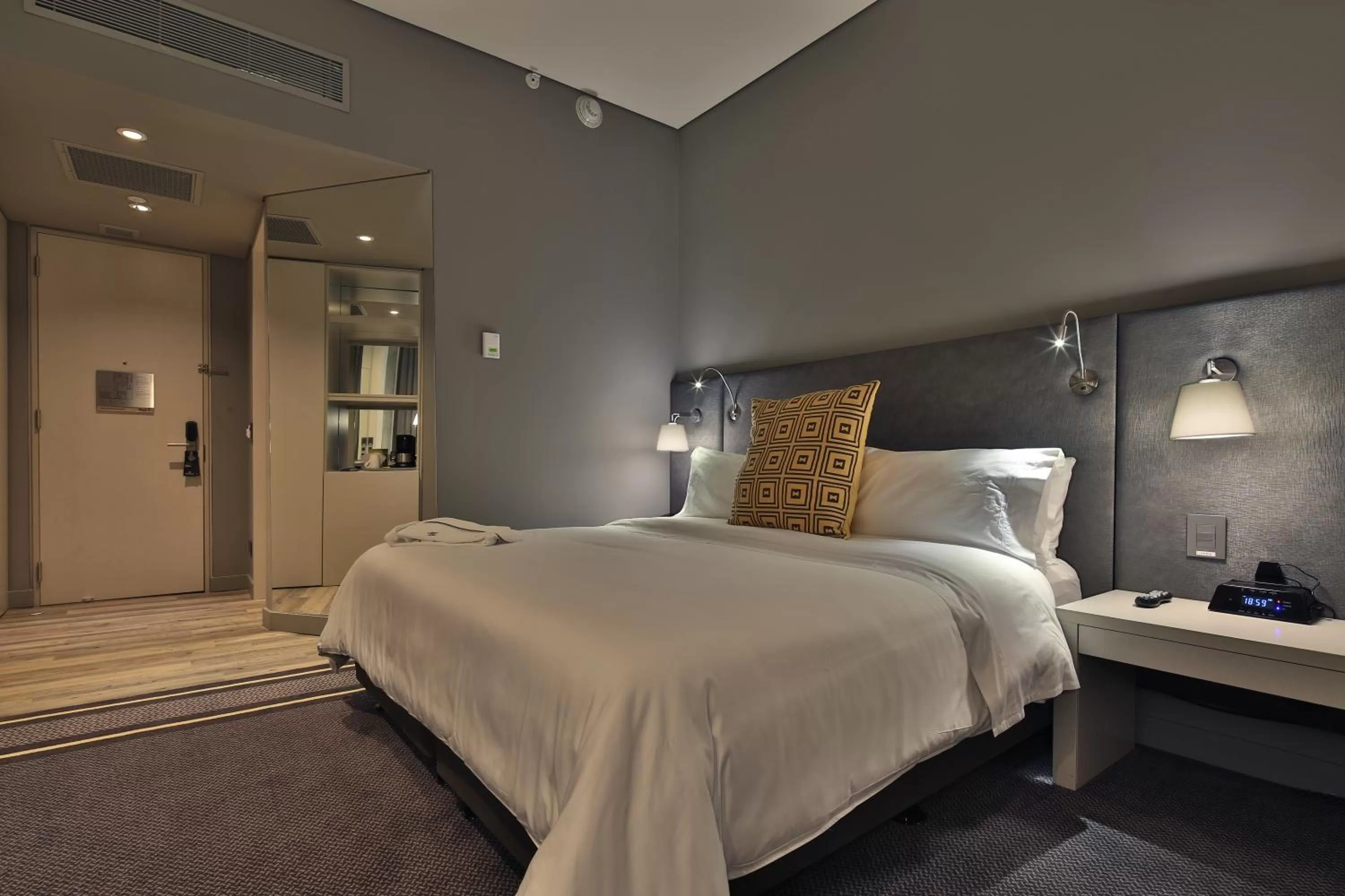 Photo of the whole room, Bed in Movich Buro 51