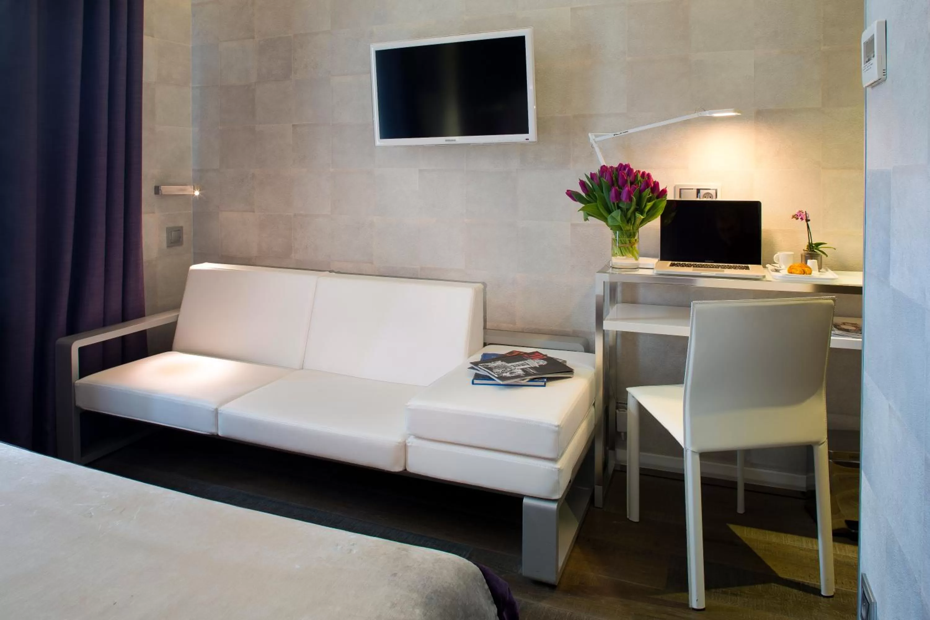 TV and multimedia, Bed in Hotel des Arceaux