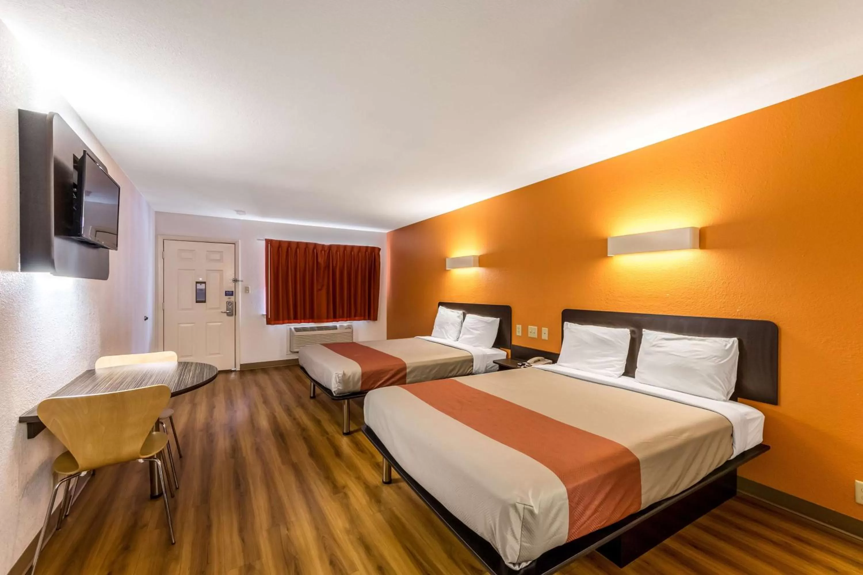 TV and multimedia, Bed in Motel 6-San Antonio, TX - South WW White Rd