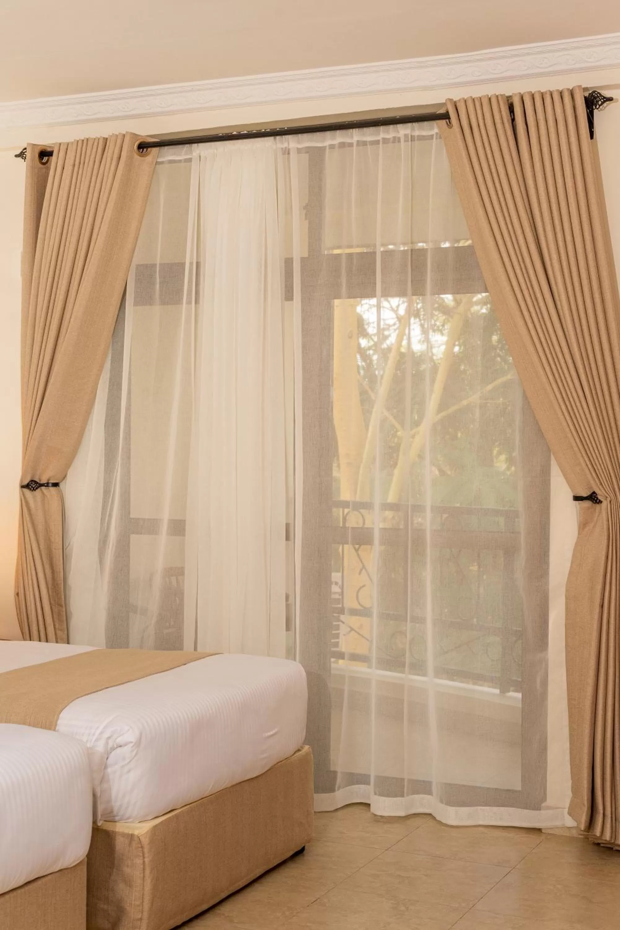 Bedroom, Bed in Forest Hill Hotel