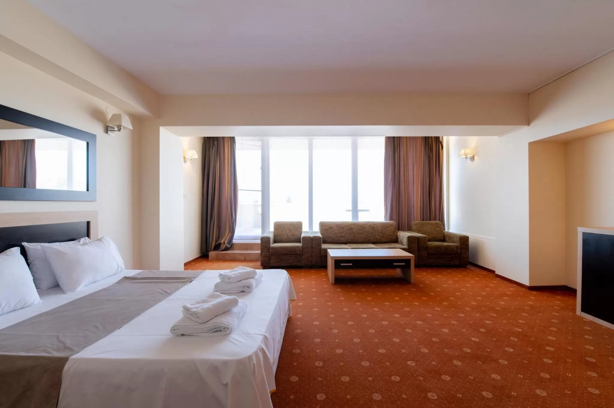 Balcony/Terrace, Bed in Hotel Oxford By TimHotels