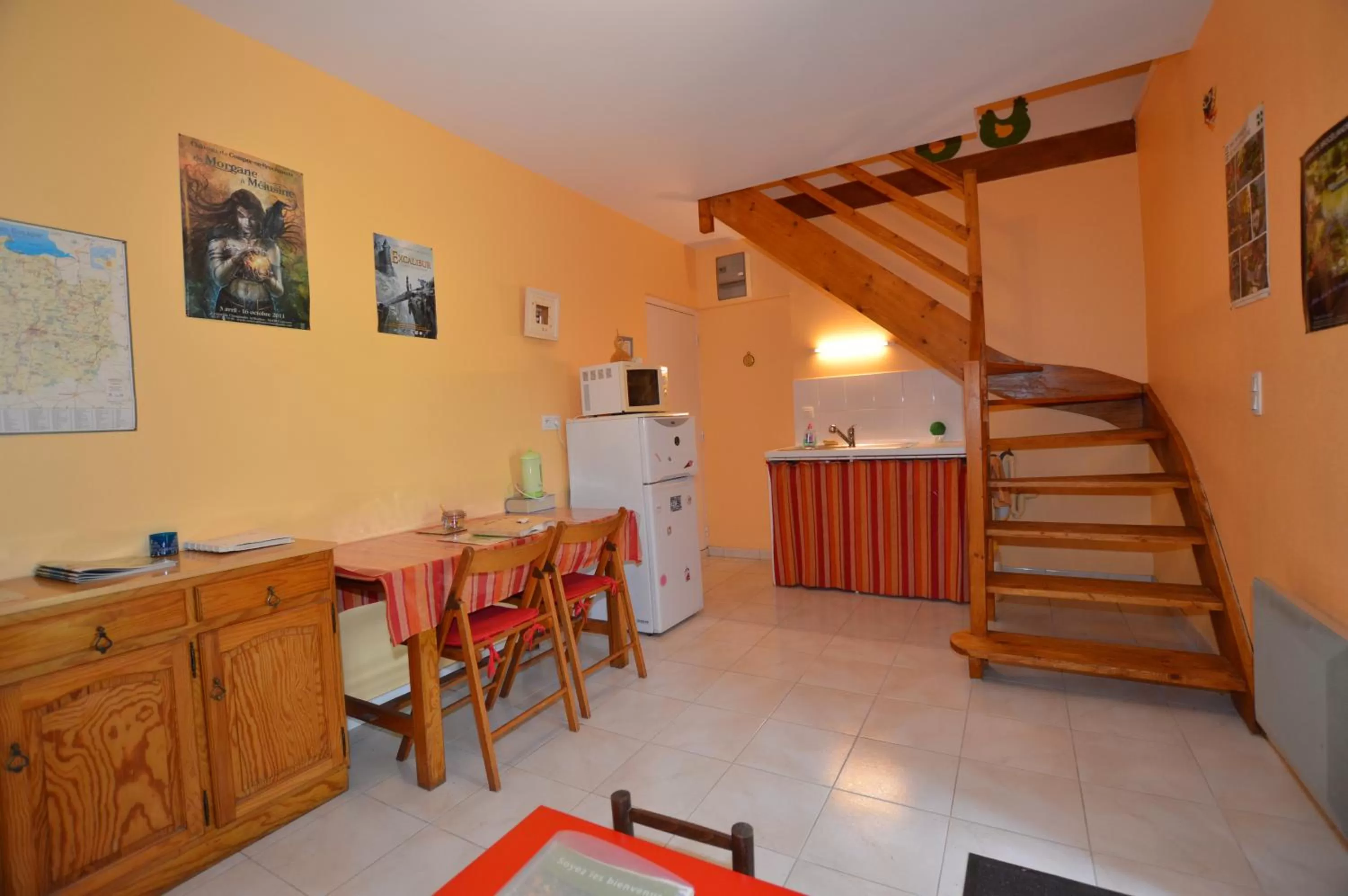 Kitchen or kitchenette in Chambres d'hôtes La Fontaine Garel