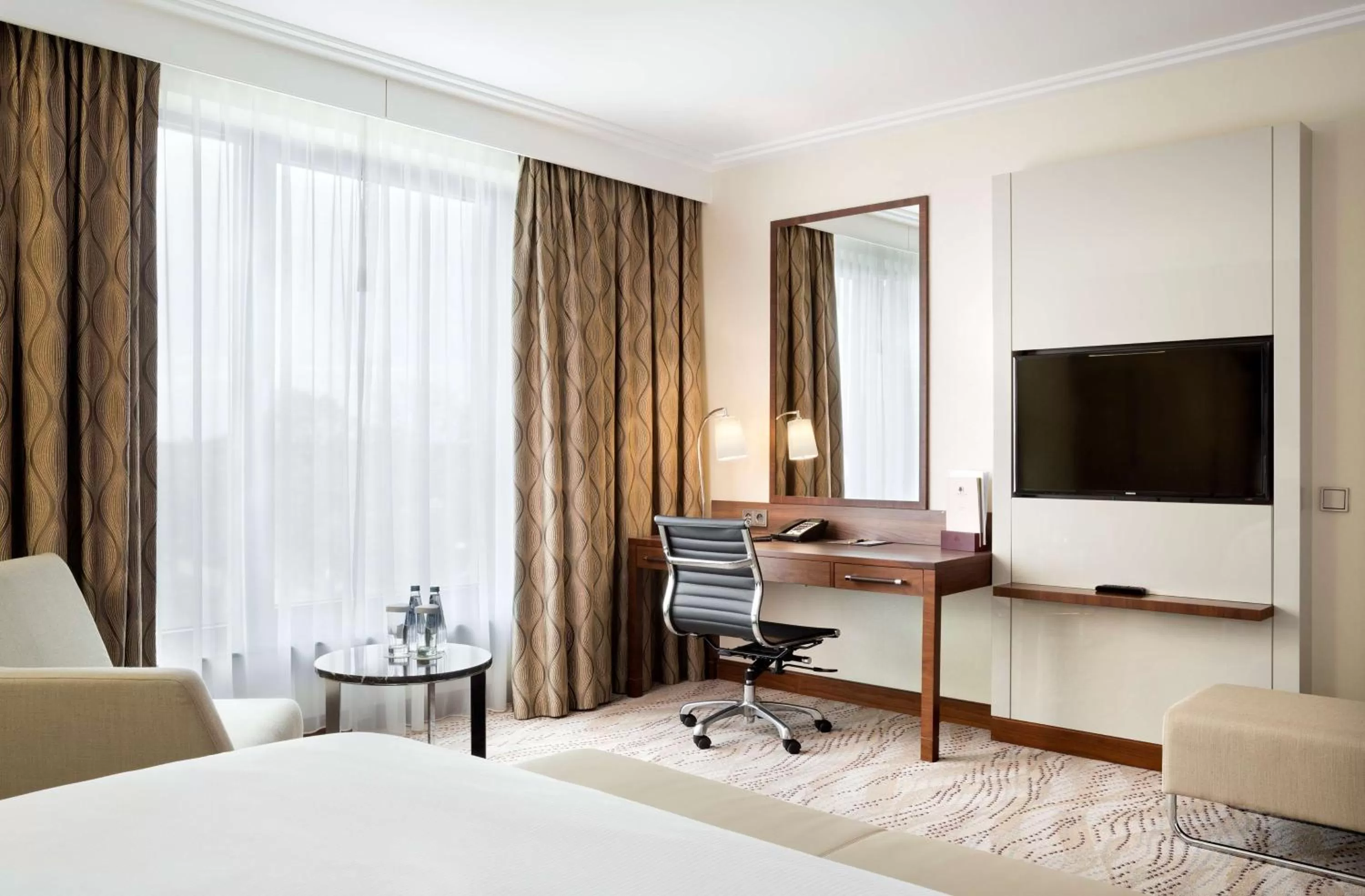 Bed in DoubleTree by Hilton Hotel & Conference Centre Warsaw