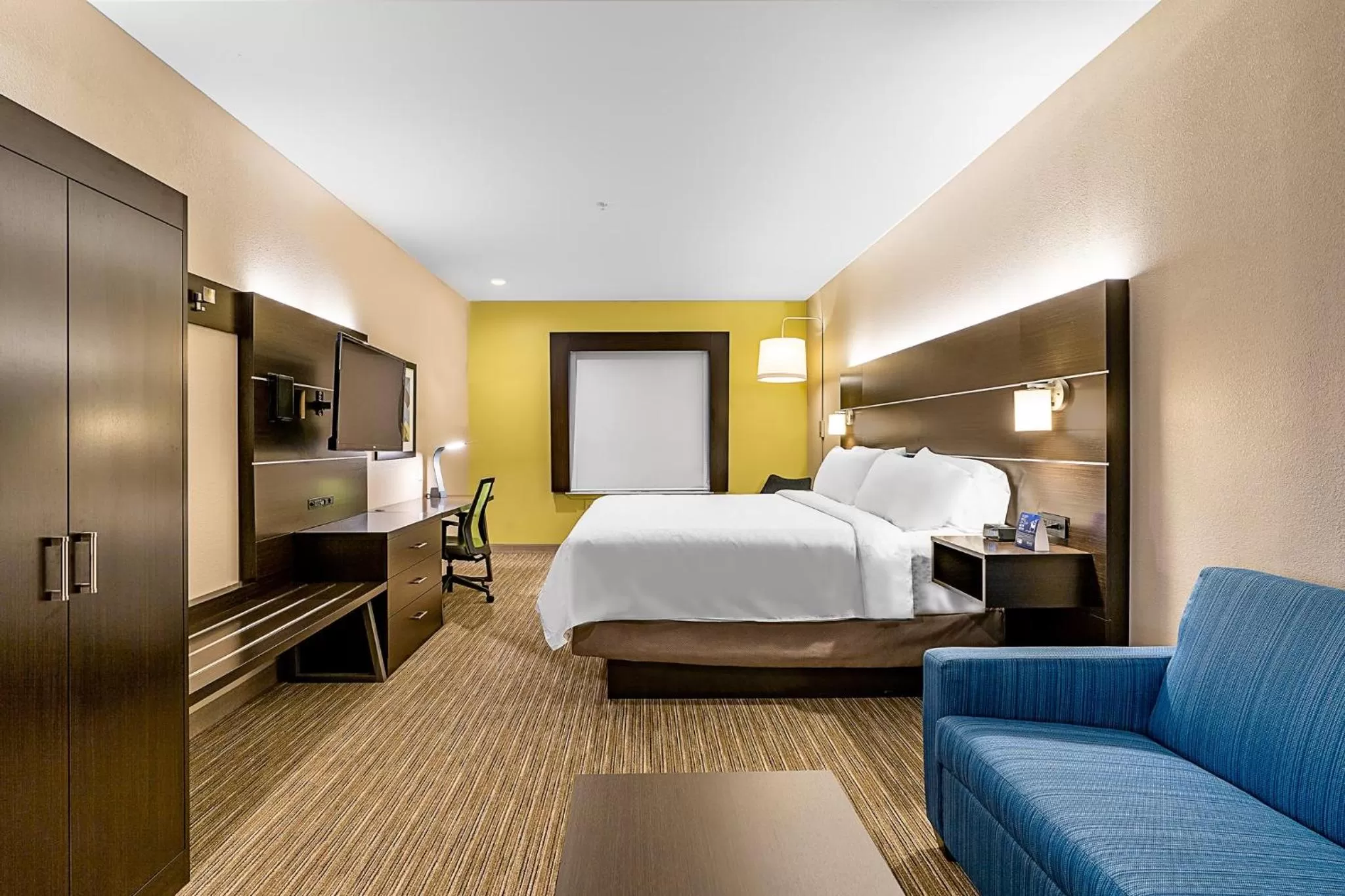 Photo of the whole room, Bed in Holiday Inn Express Hotel & Suites Kilgore North by IHG