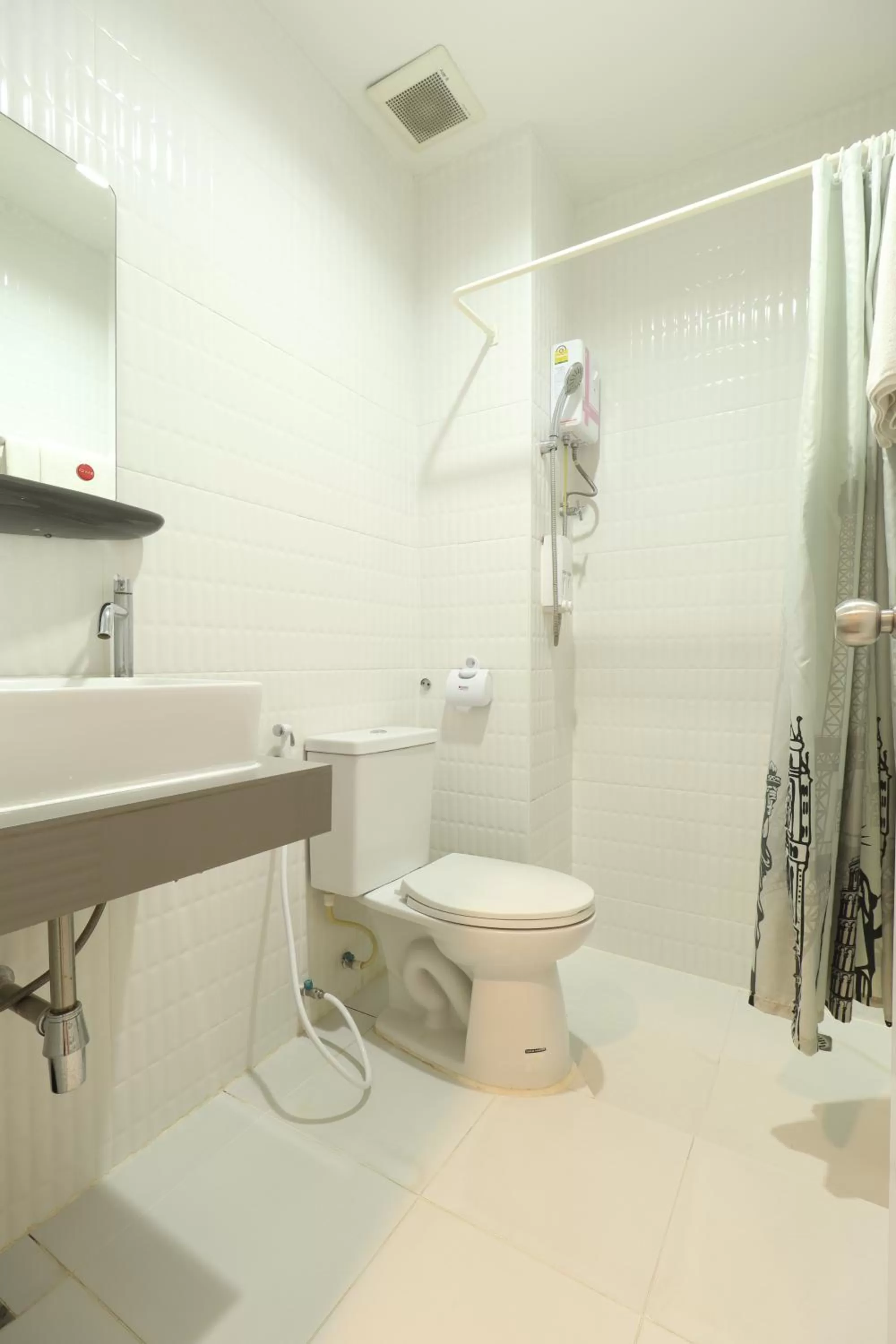 Bathroom in The Battery Park Midtown Boutique