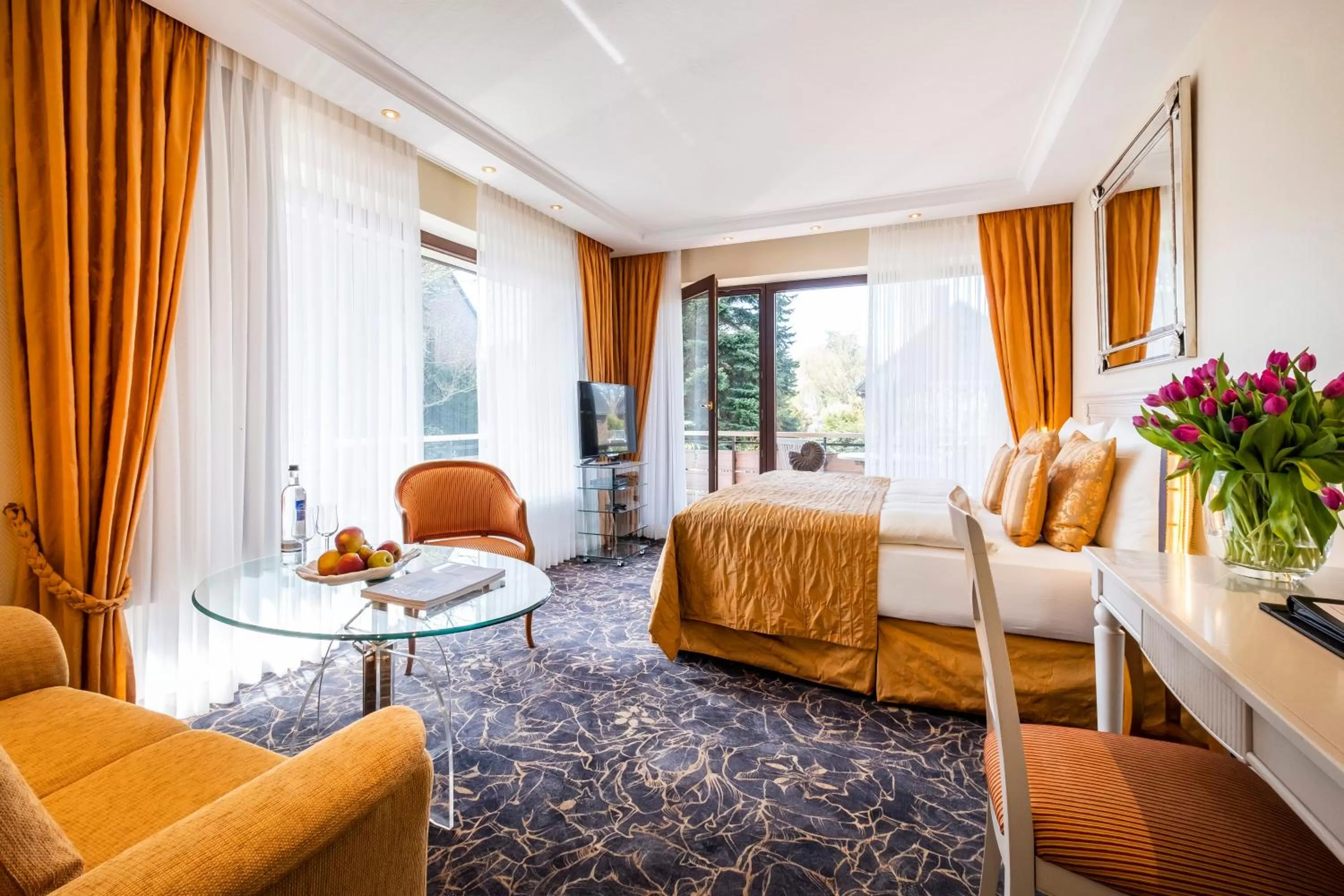 Junior Suite with Balcony and Garden View (4 Adults) in Hotel Apartments Büngers - Mein Refugium am Meer mit Sommerstrandkorb