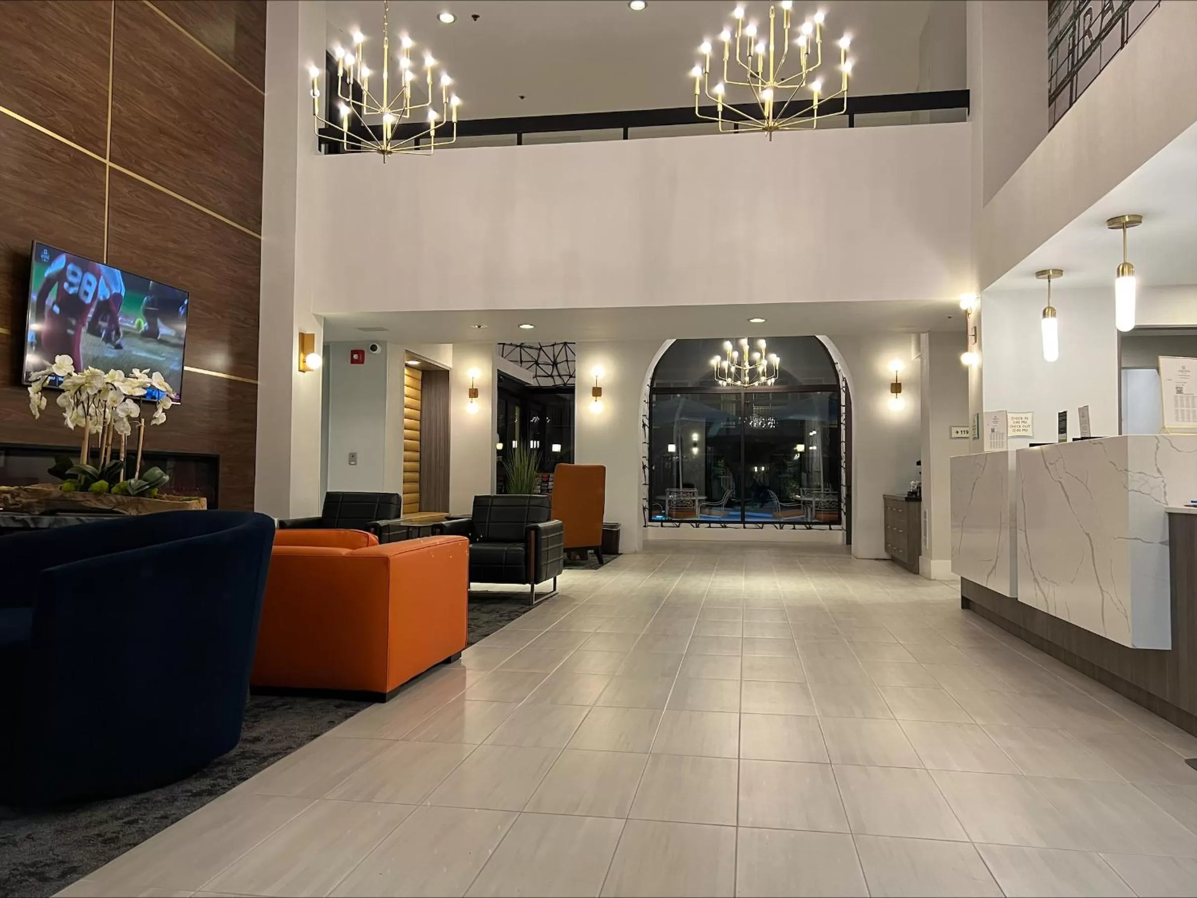 Lobby or reception in La Quinta by Wyndham San Francisco Airport West Millbrae FREE AIRPORT SHUTTLE