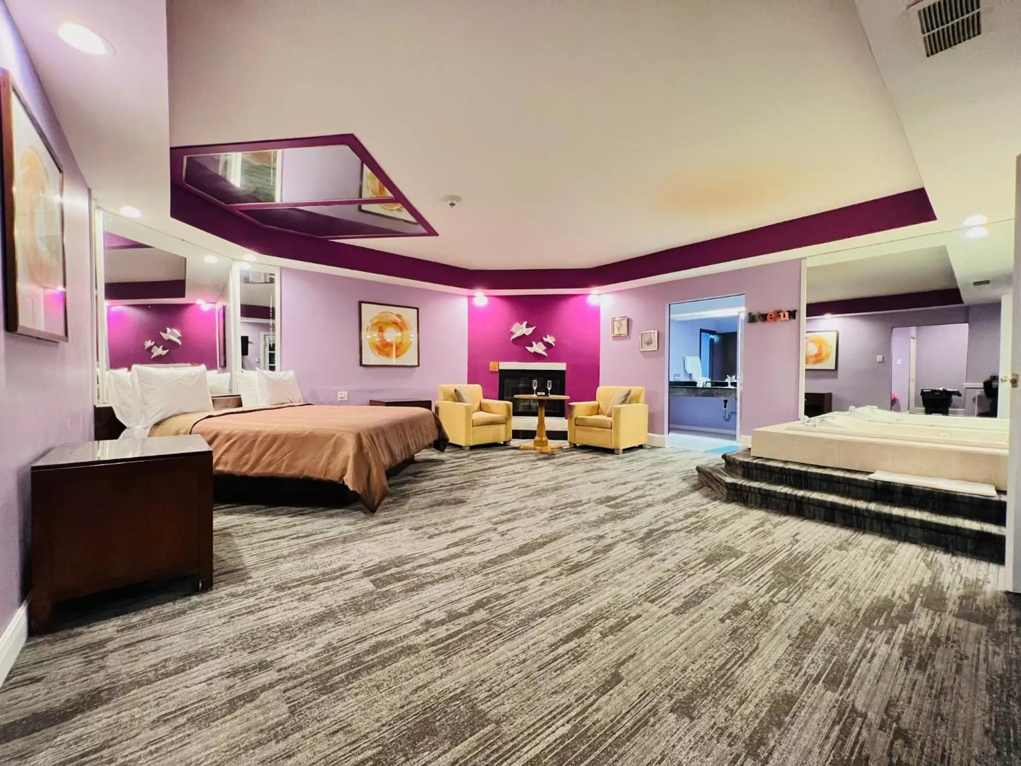 Bed in Inn of the Dove Harrisburg-Hershey Romantic Suites