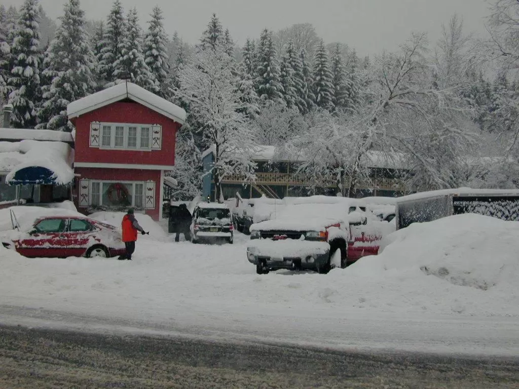 Property building, Winter in Viking Motel