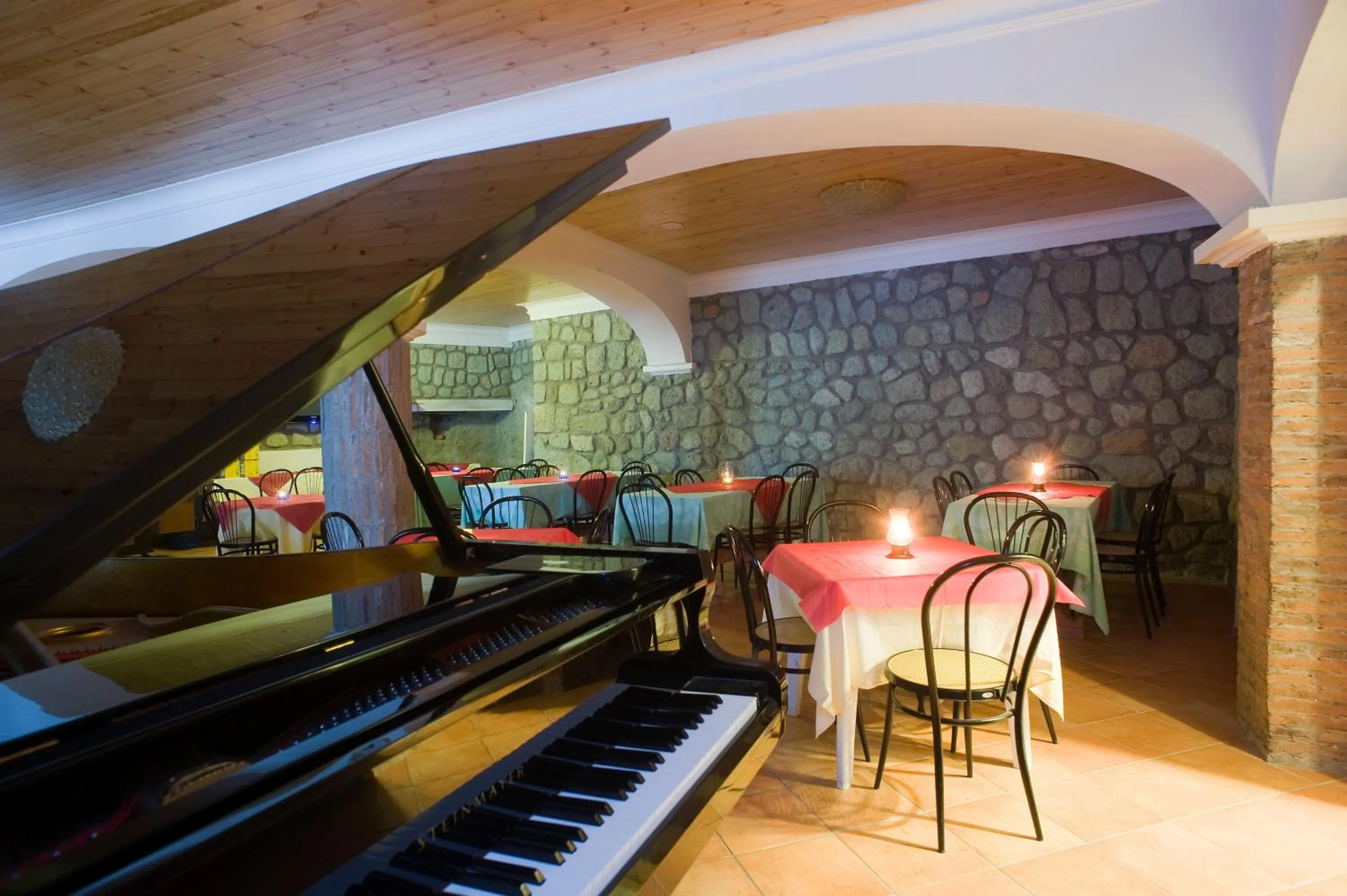 Evening entertainment in Park Hotel Terme Mediterraneo