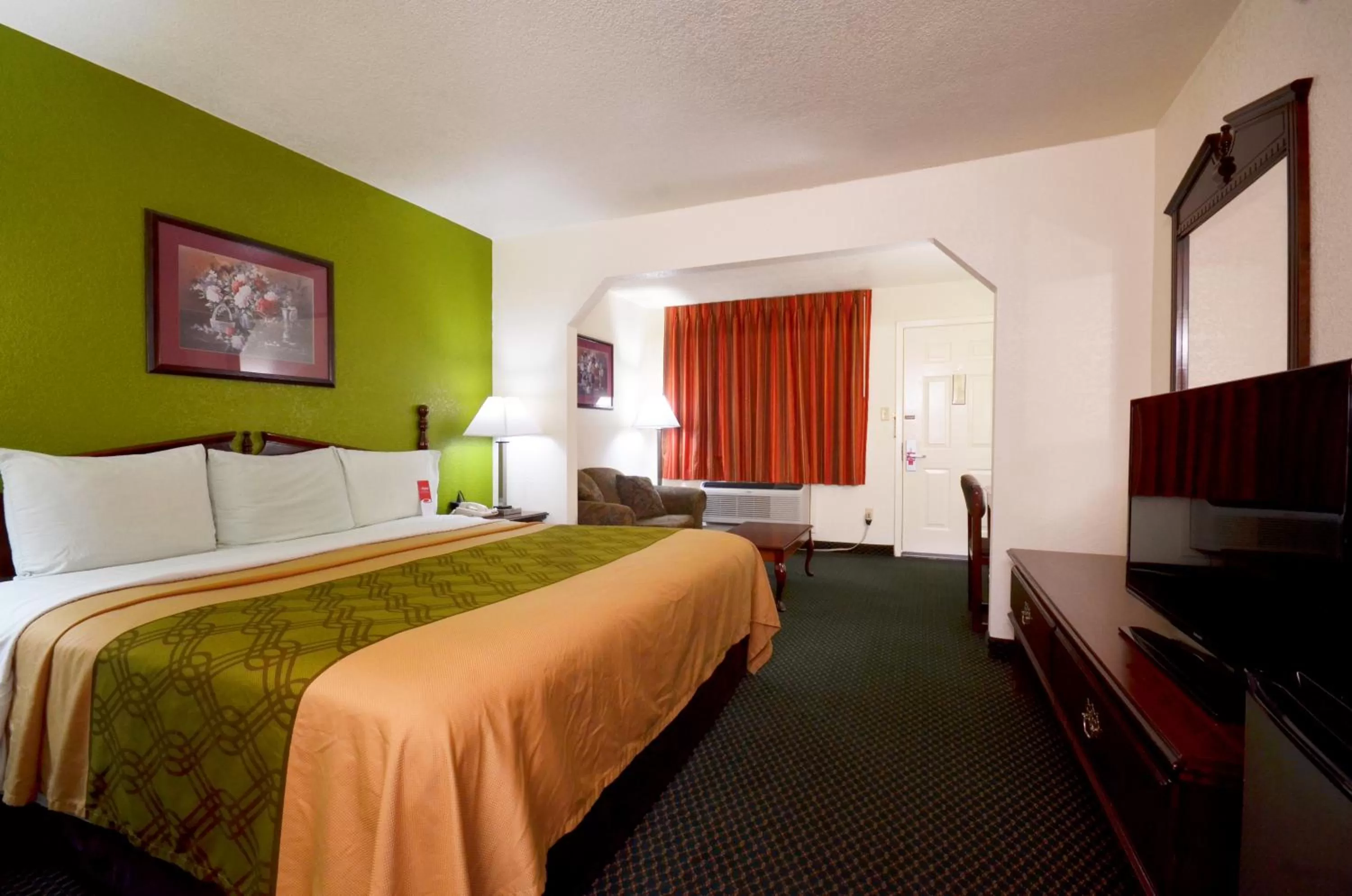 King Suite - Non-Smoking in Econo Lodge & Suites Brinkley