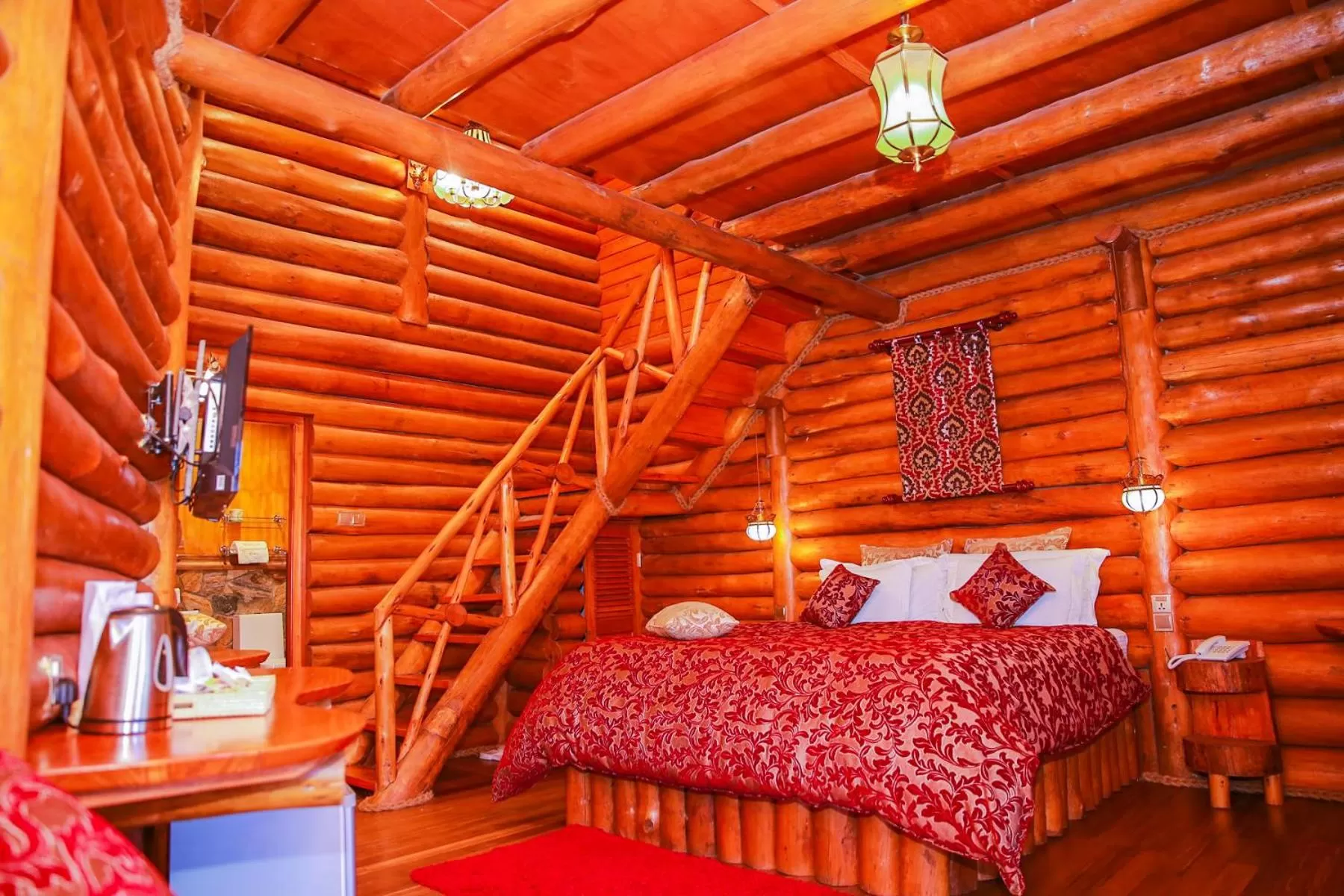 Bedroom, Bed in Queenswood Cottage