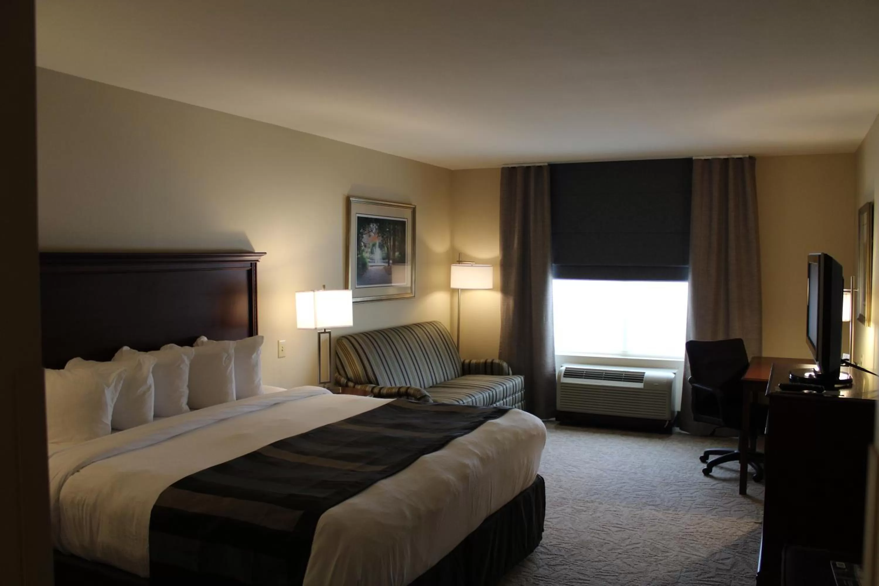 Bed in Lexington Expo Hotel by IHG