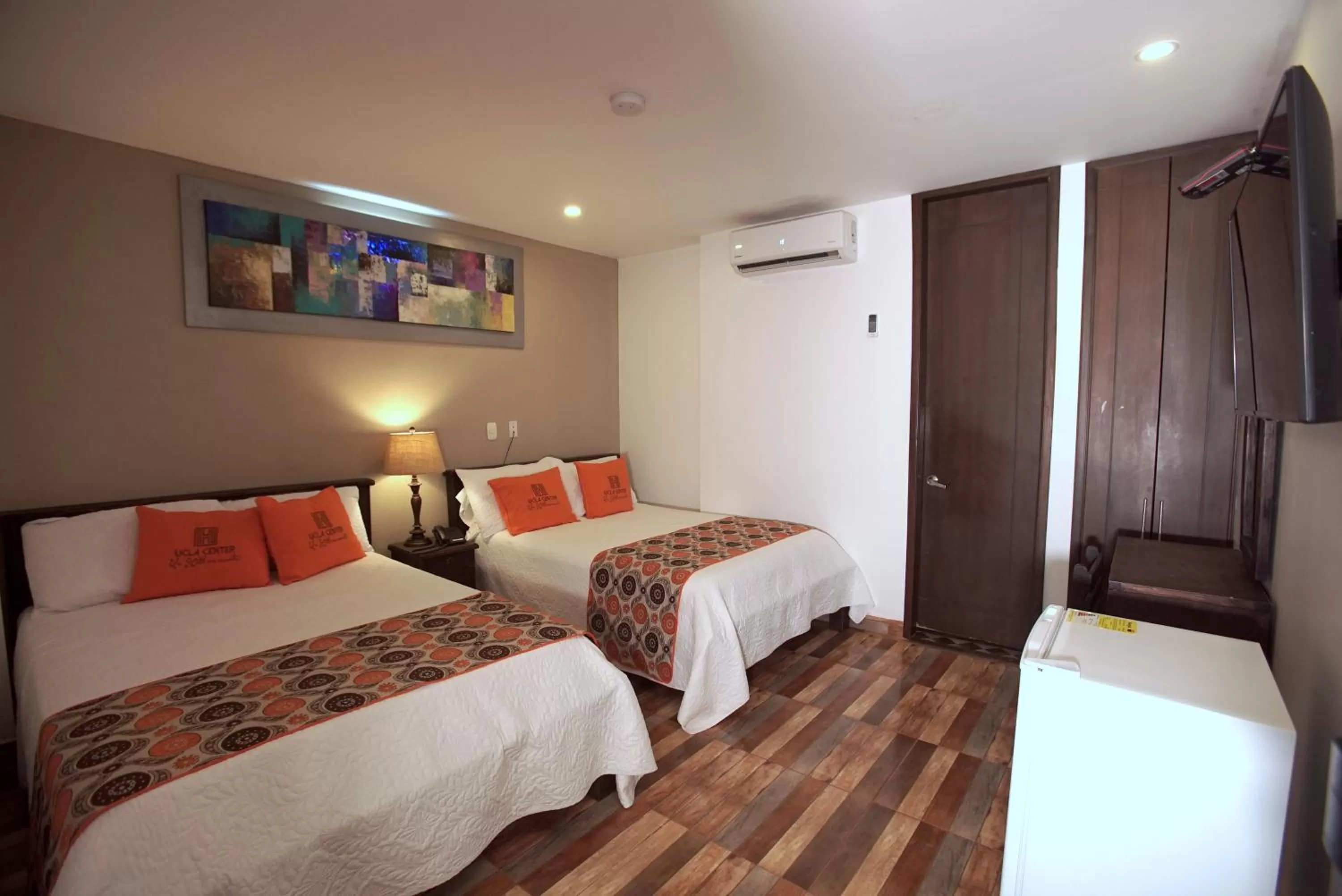 Photo of the whole room, Bed in Hotel Ucla Center