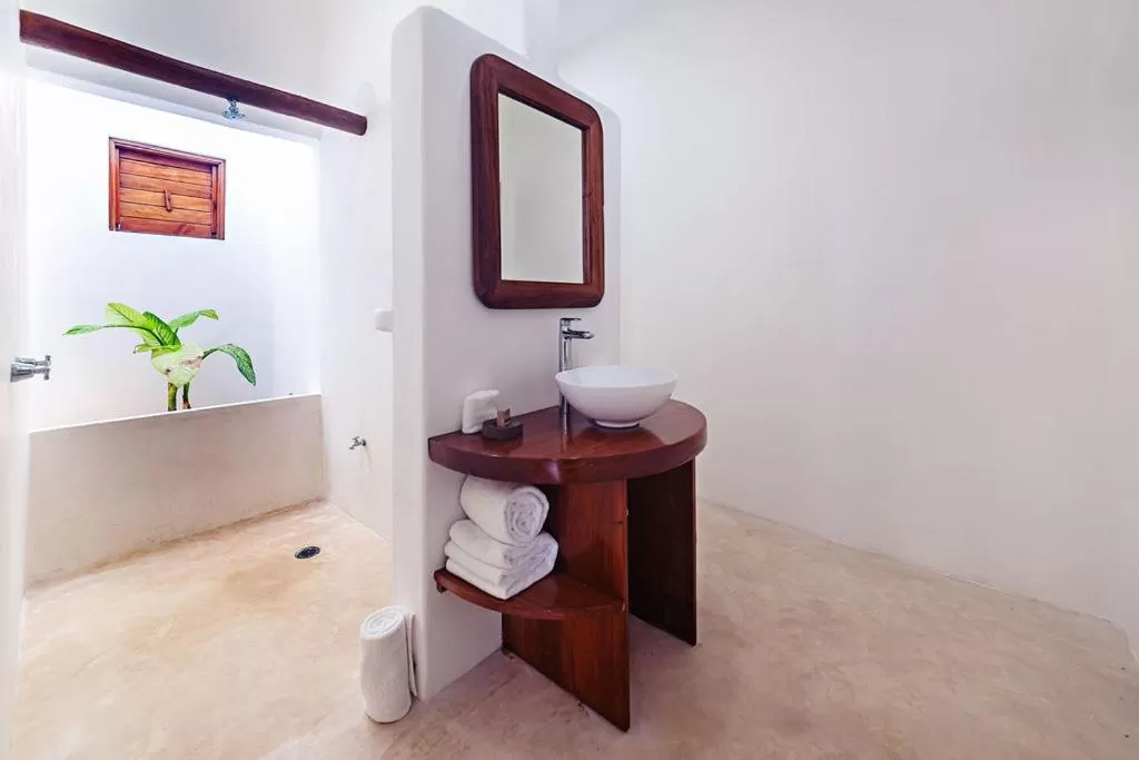 Toilet in Mi Kasa Tu Kasa Bacalar